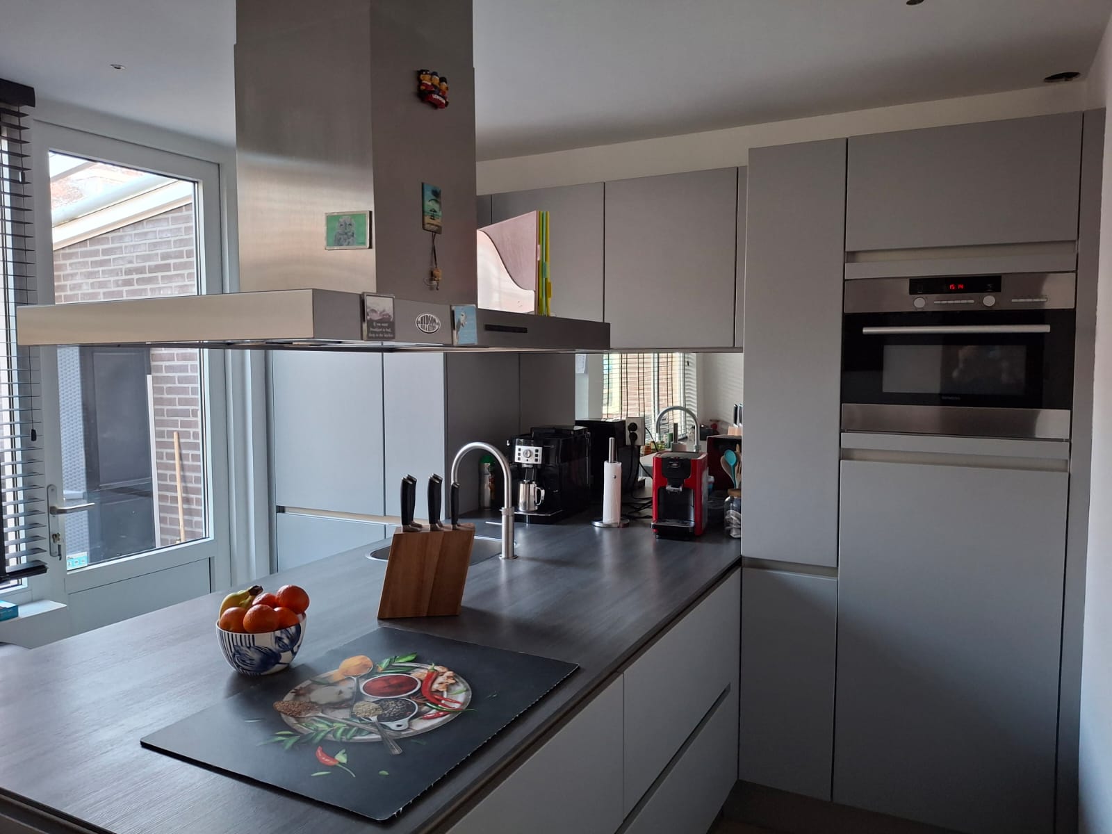 Moderne mat grijze eilandkeuken – compleet - Afbeelding 7