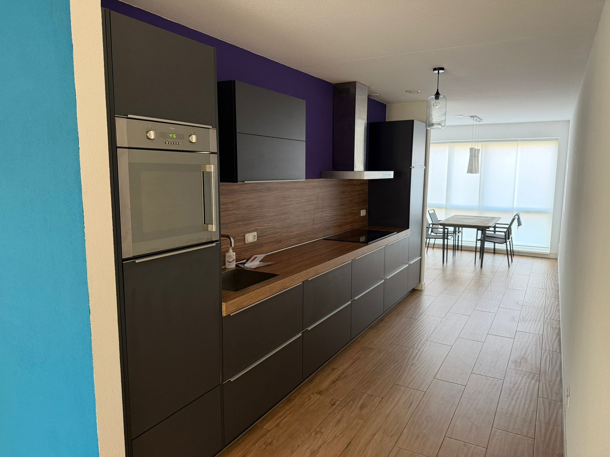 Complete moderne keuken (4,90m)+Pelgrim apparaten