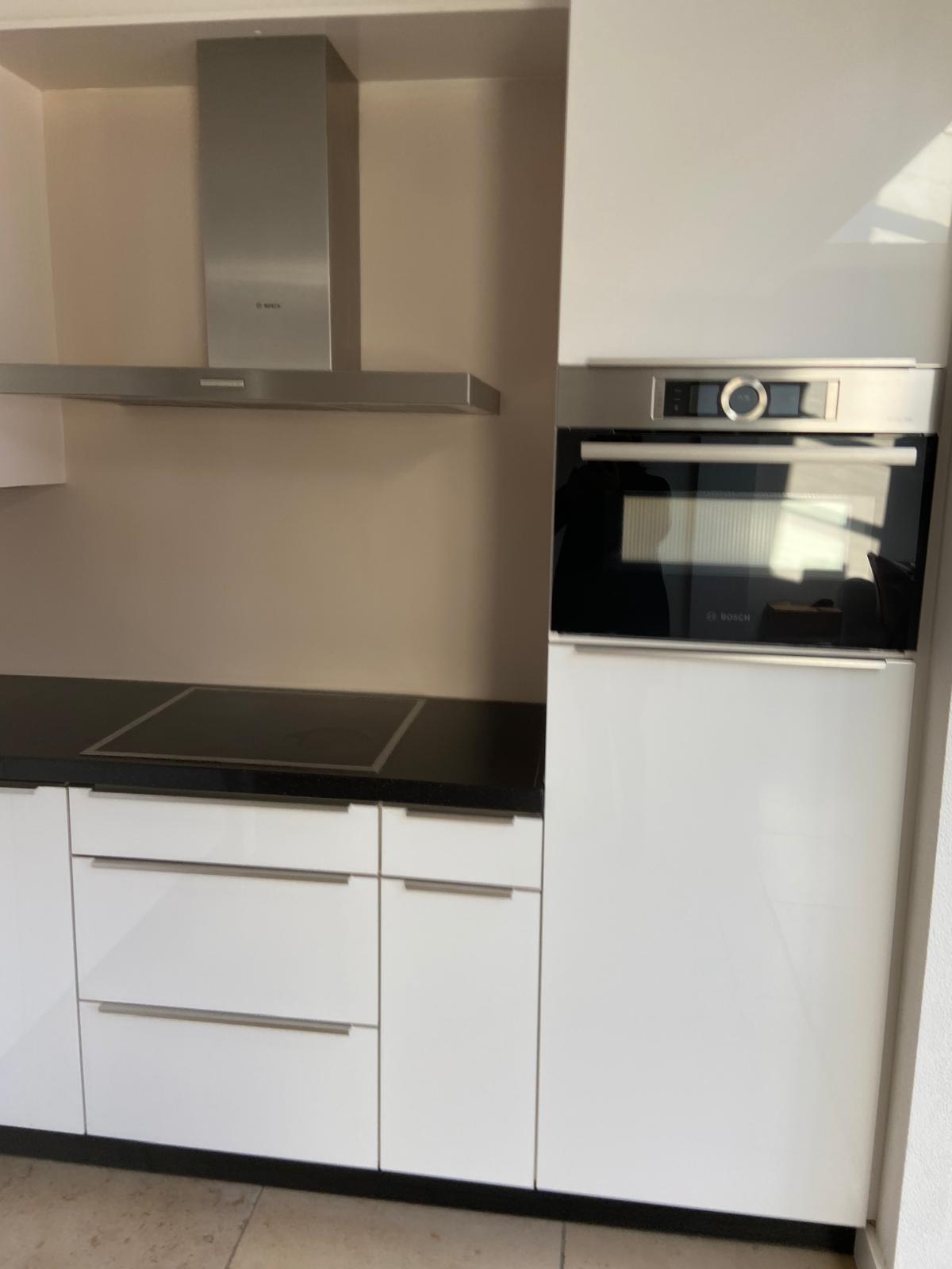 Moderne witte hoogglans hoekkeuken incl. Bosch APPARATEN - Afbeelding 3