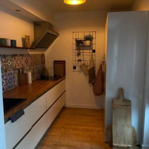 Strakke dubbelwandige moderne keuken compleet