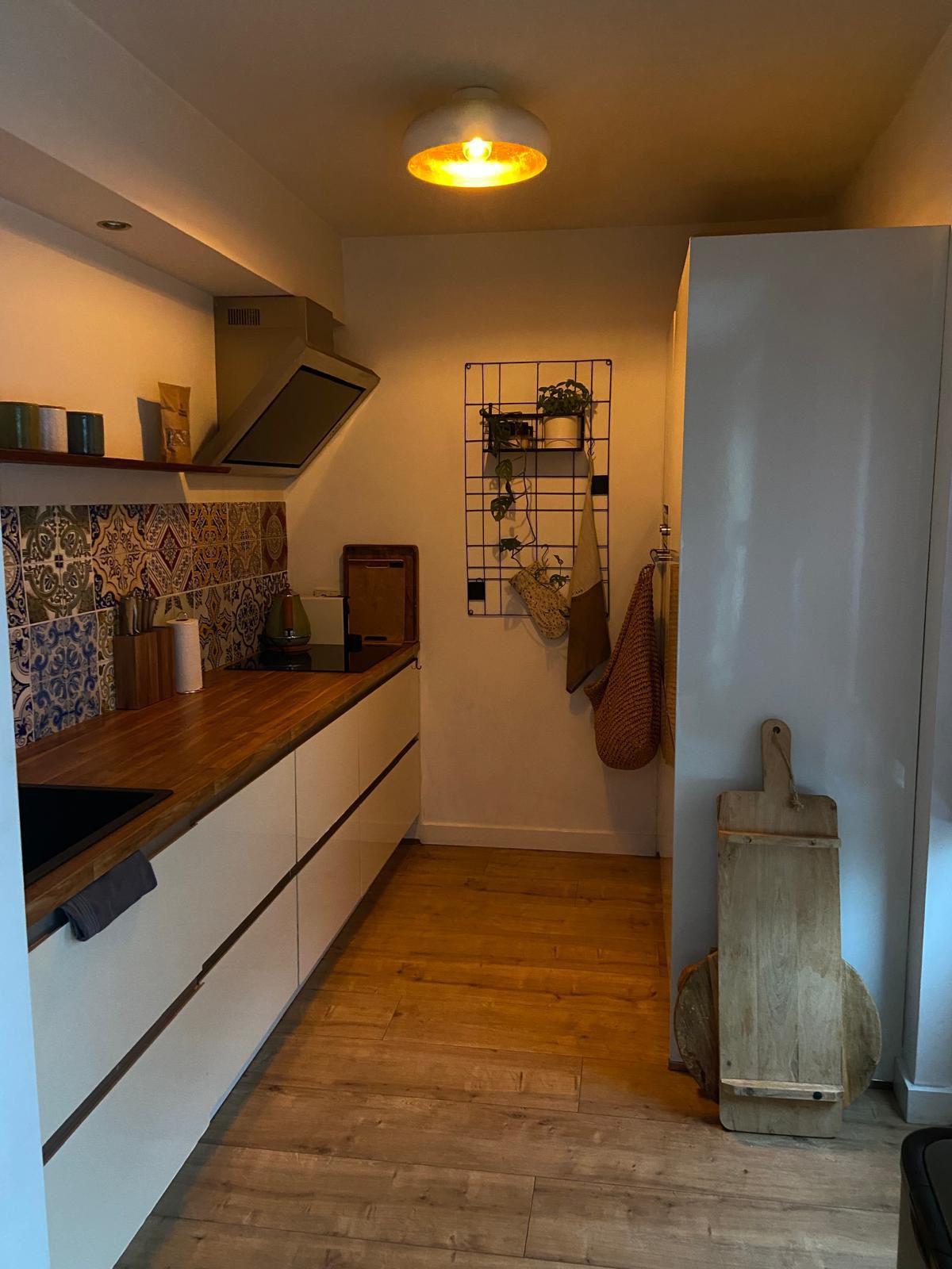Strakke dubbelwandige moderne keuken compleet