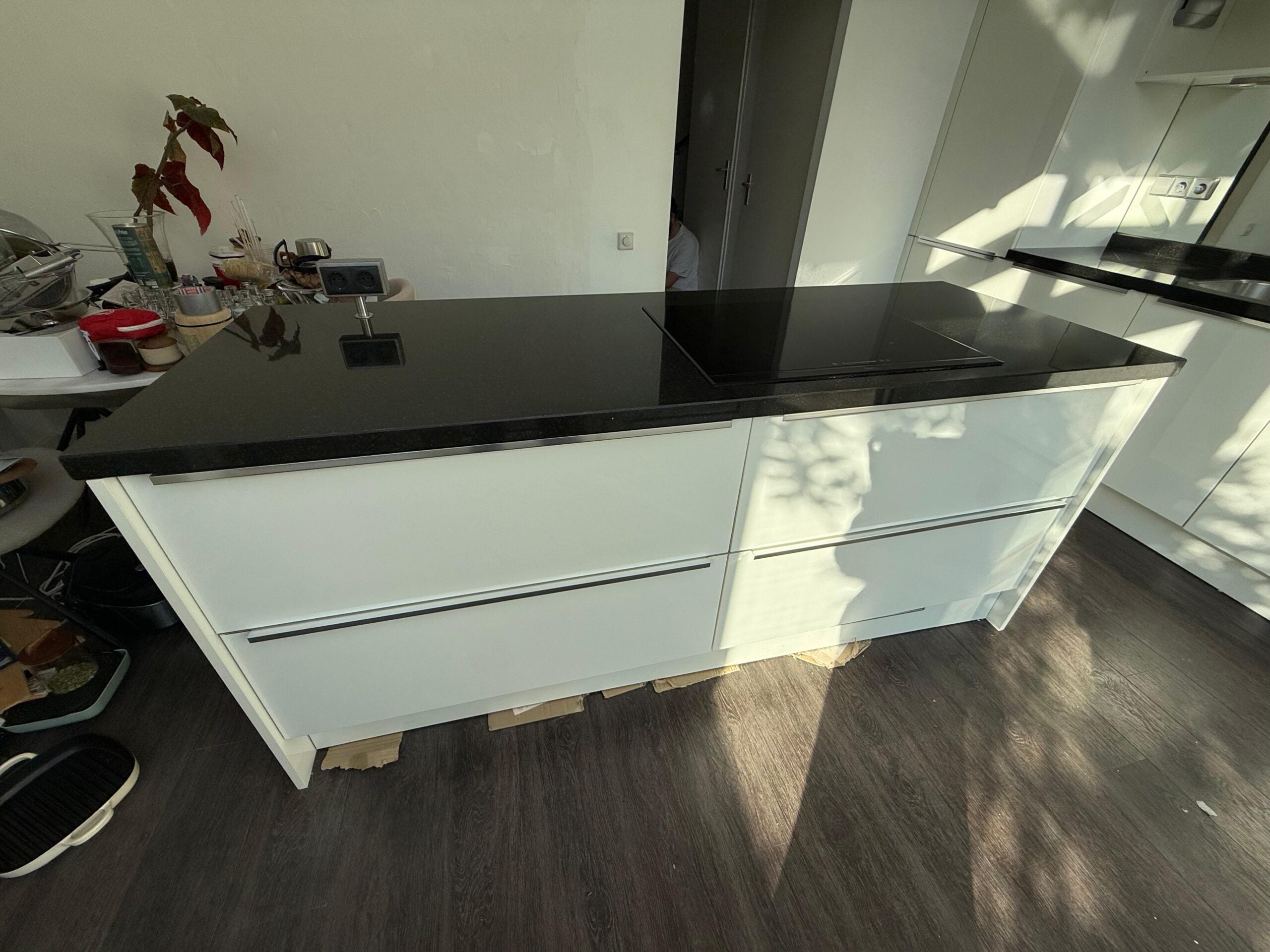 Moderne witte hoogglans eilandkeuken+boretti - Afbeelding 7