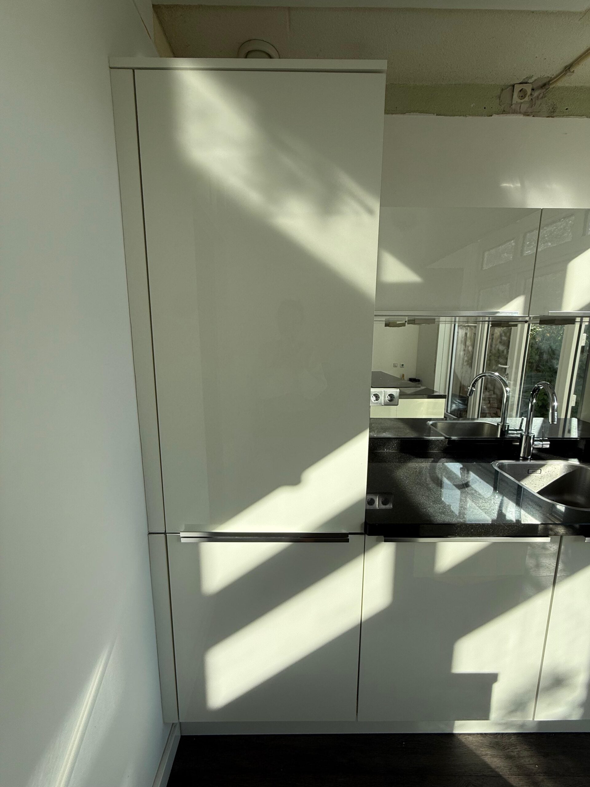 Moderne witte hoogglans eilandkeuken+boretti - Afbeelding 10