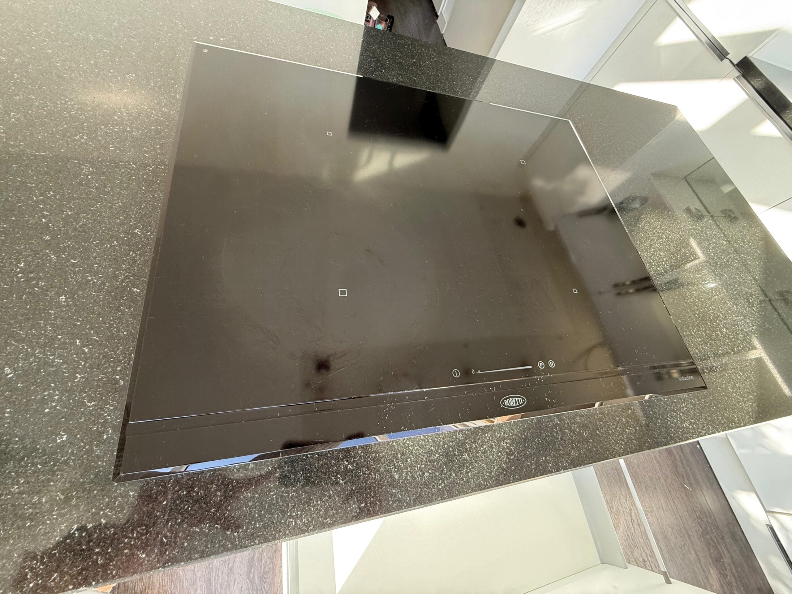 Moderne witte hoogglans eilandkeuken+boretti - Afbeelding 11