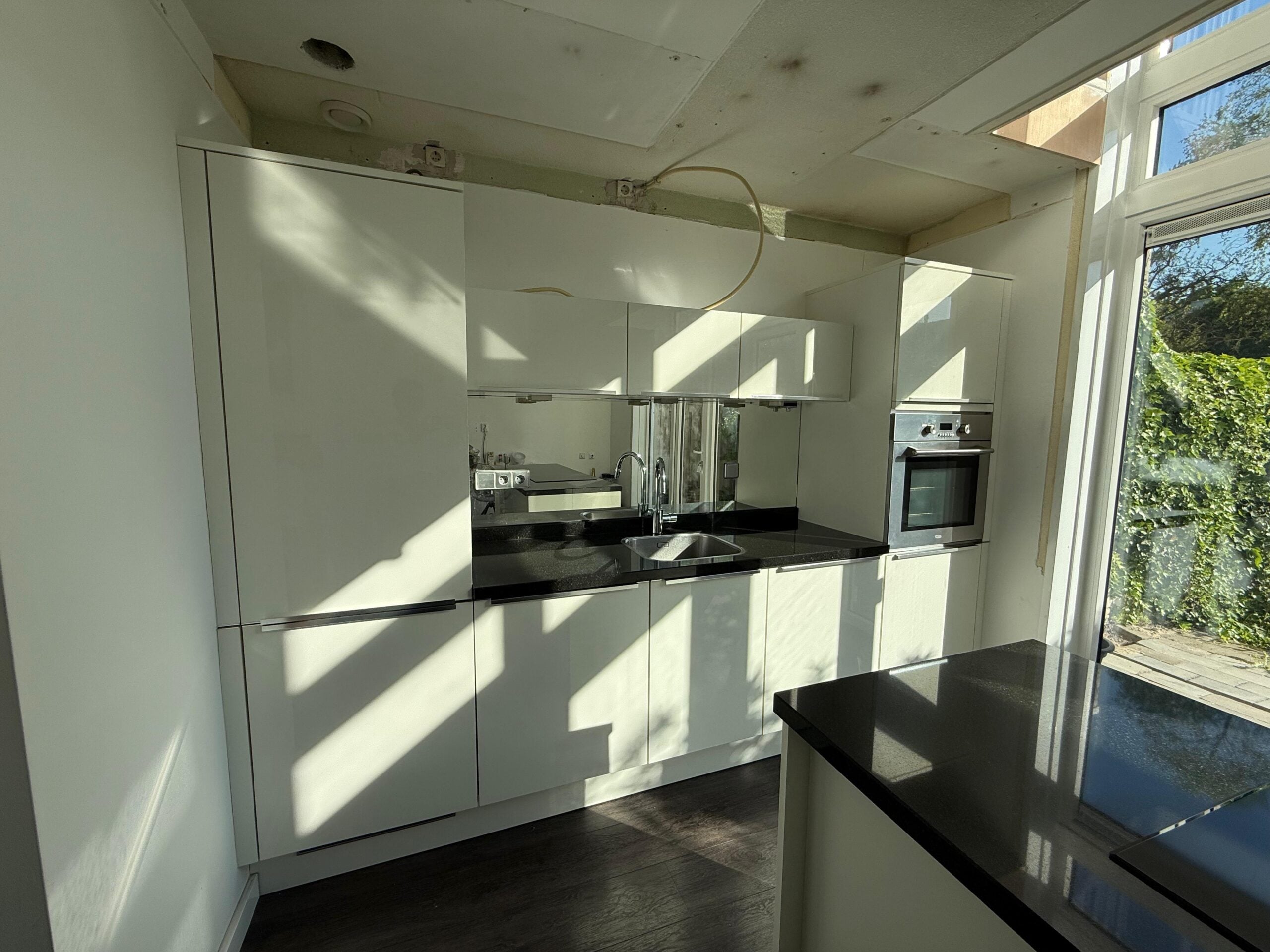 Moderne witte hoogglans eilandkeuken+boretti - Afbeelding 17