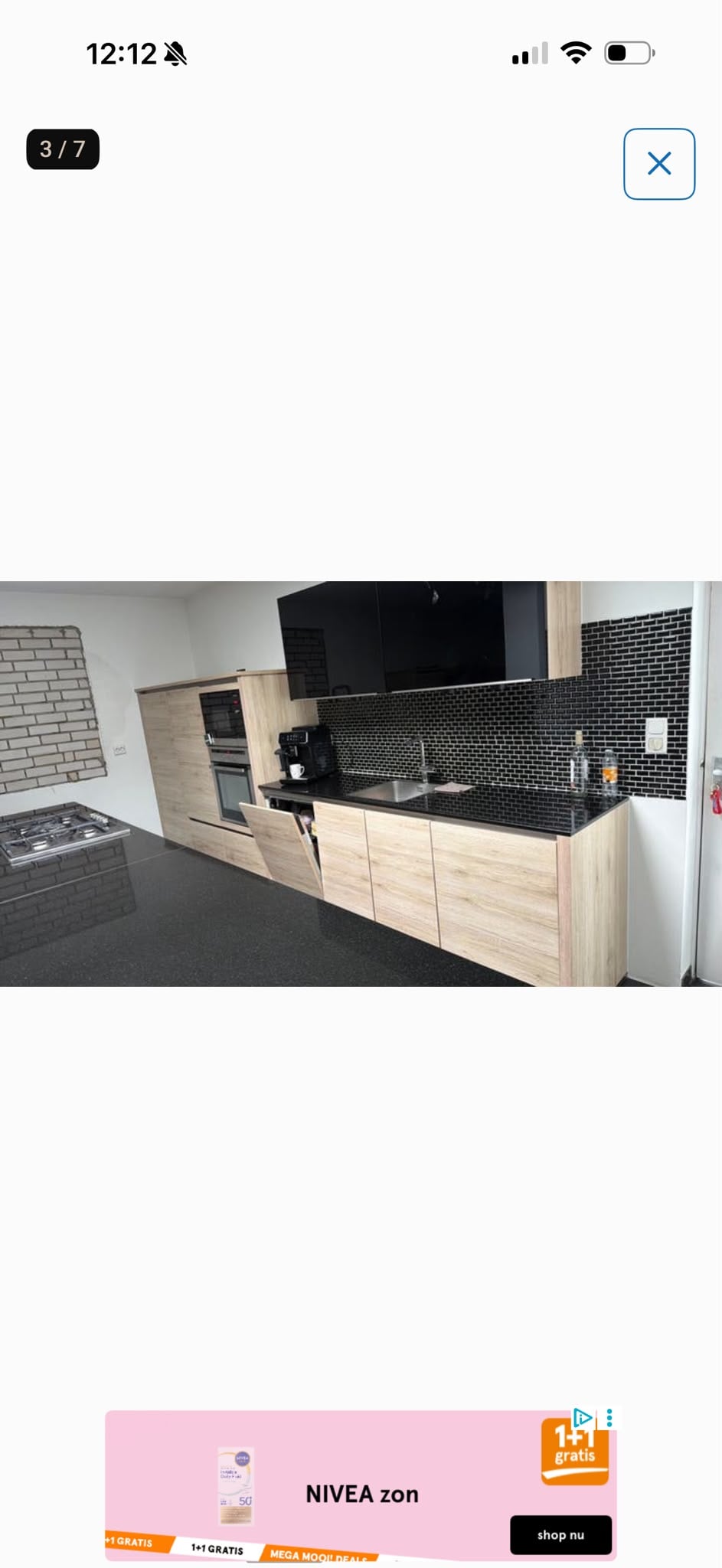 Moderne Houtkleurige Eilandkeuken +AEG apparaten