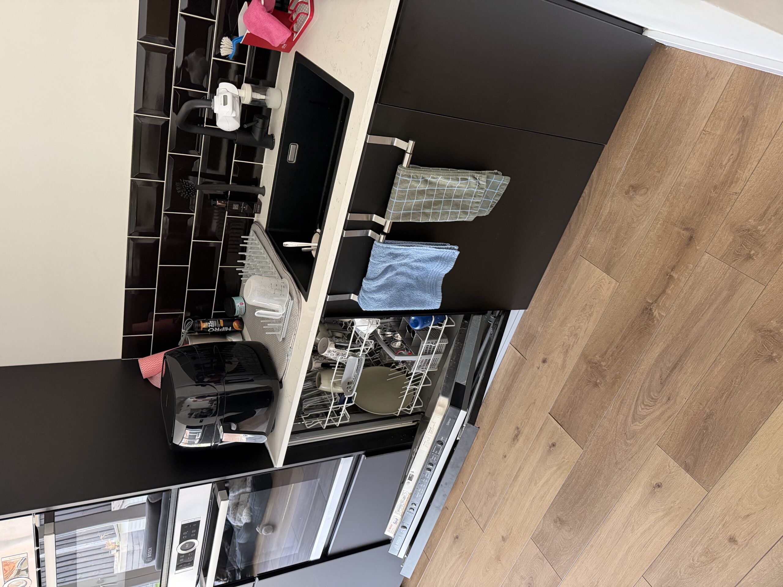 Luxe Mat Zwarte Eilandkeuken met BOSCH&GAGGENAU DIRECT BESCHIKBAAR - Afbeelding 3