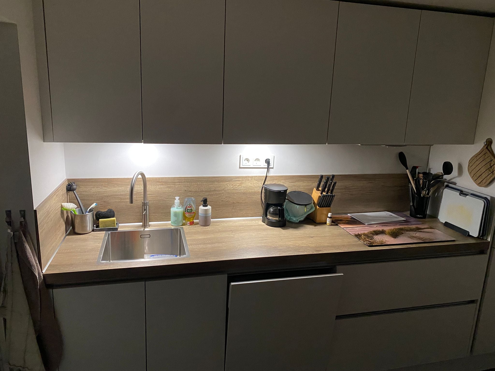 Moderne Mat Witte Keuken met Quooker - Afbeelding 3