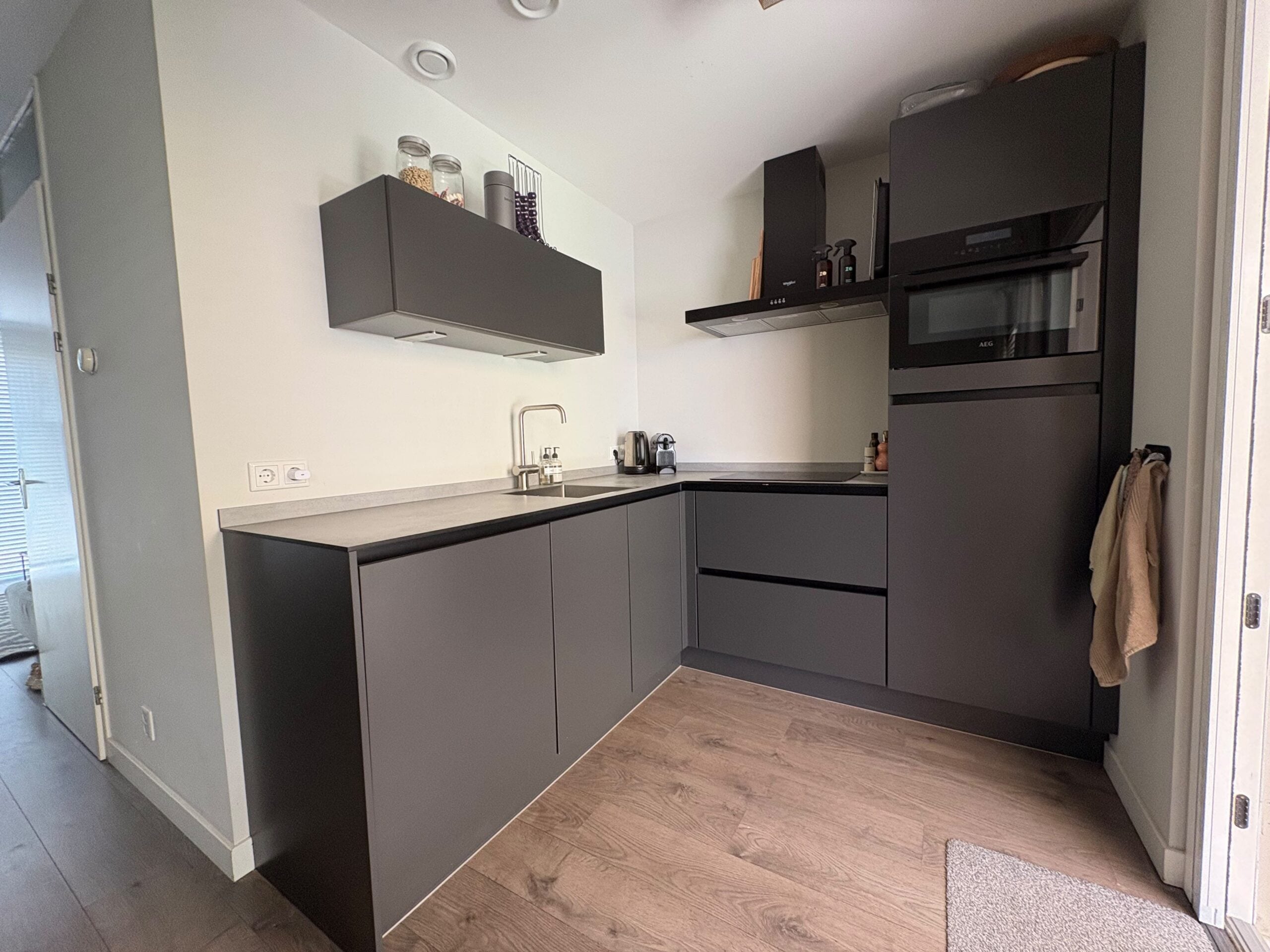 Luxe Moderne mat antraciet hoekkeuken incl. ALLE APPARATUUR ER BIJ