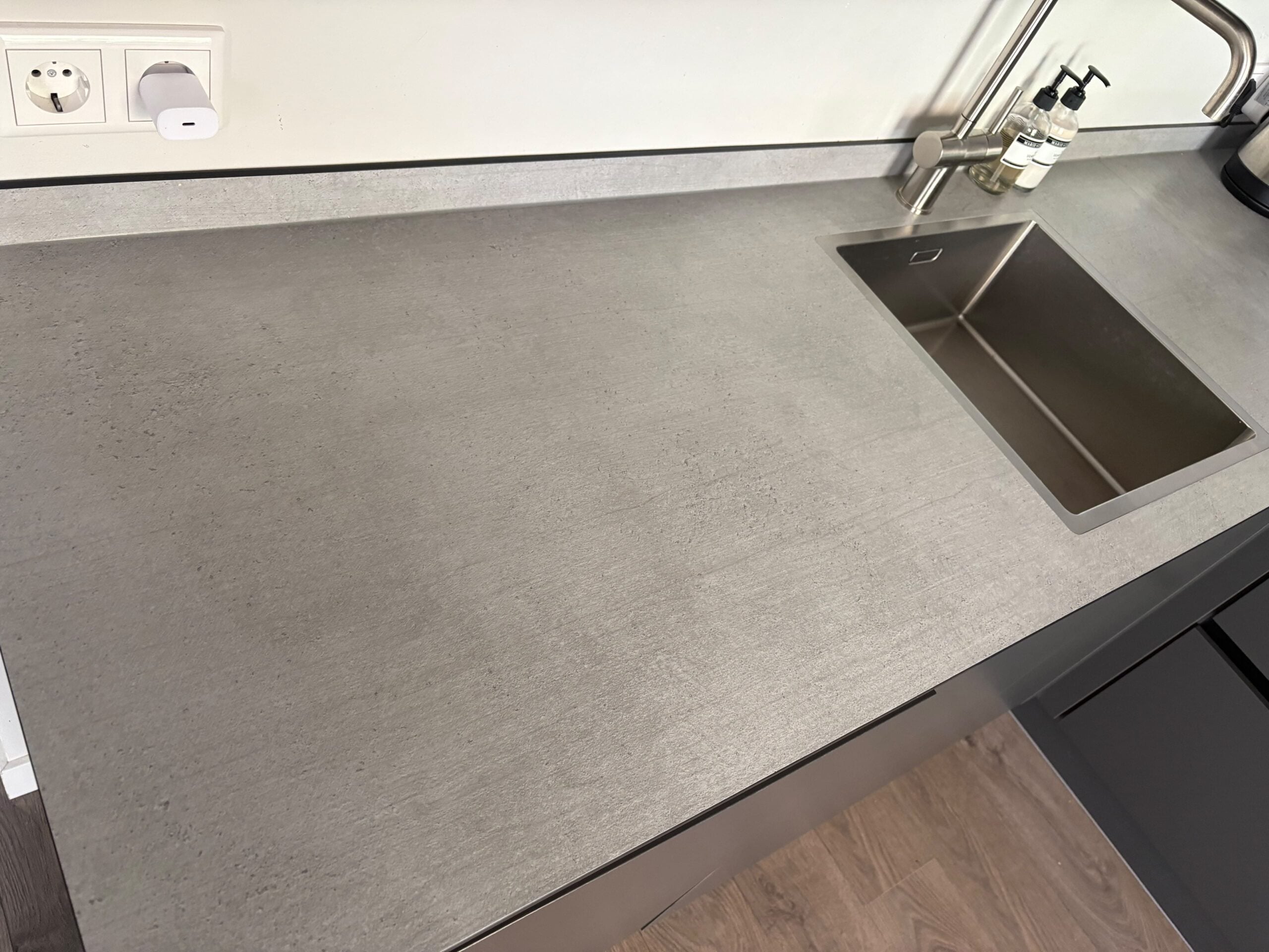 Luxe Moderne mat antraciet hoekkeuken incl. ALLE APPARATUUR ER BIJ - Afbeelding 2
