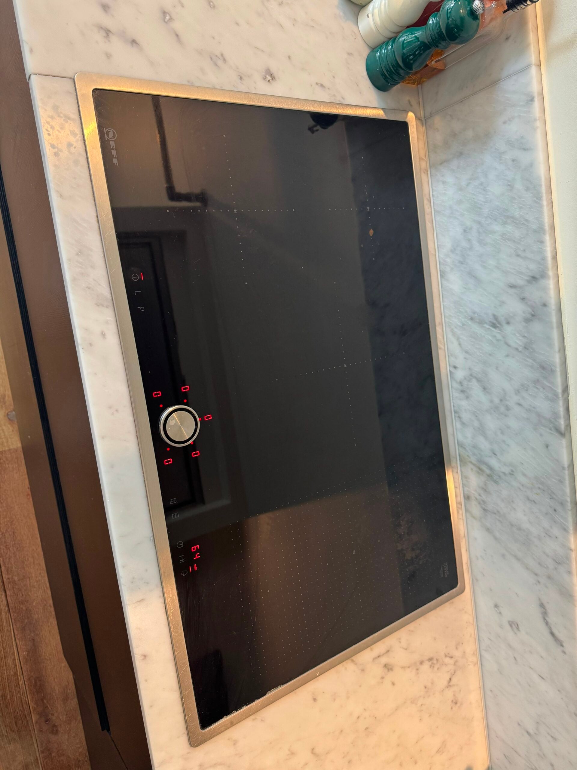 Luxe moderne eilandkeuken met Carrara marmer werkblad - Afbeelding 2