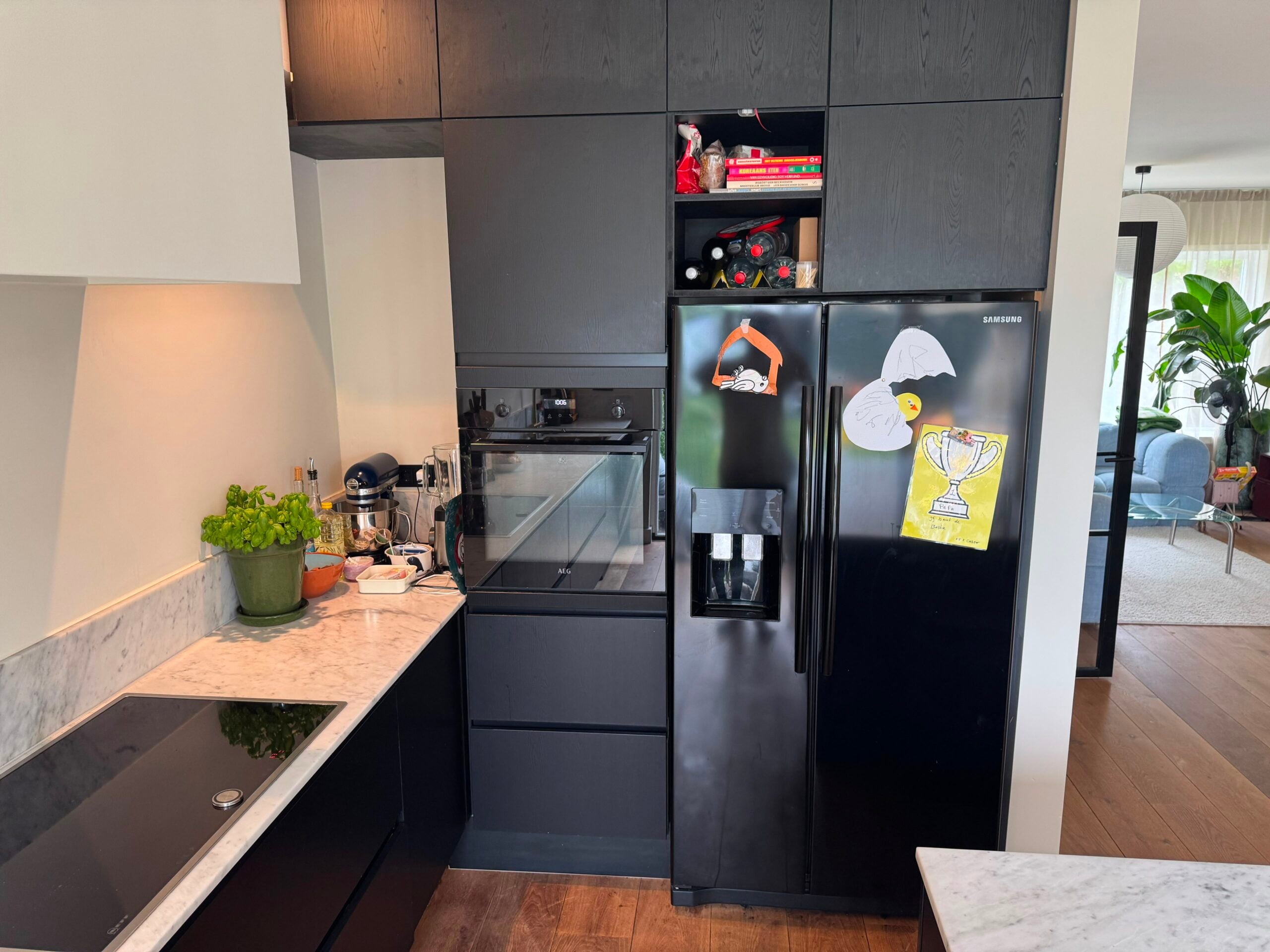 Luxe moderne eilandkeuken met Carrara marmer werkblad - Afbeelding 12