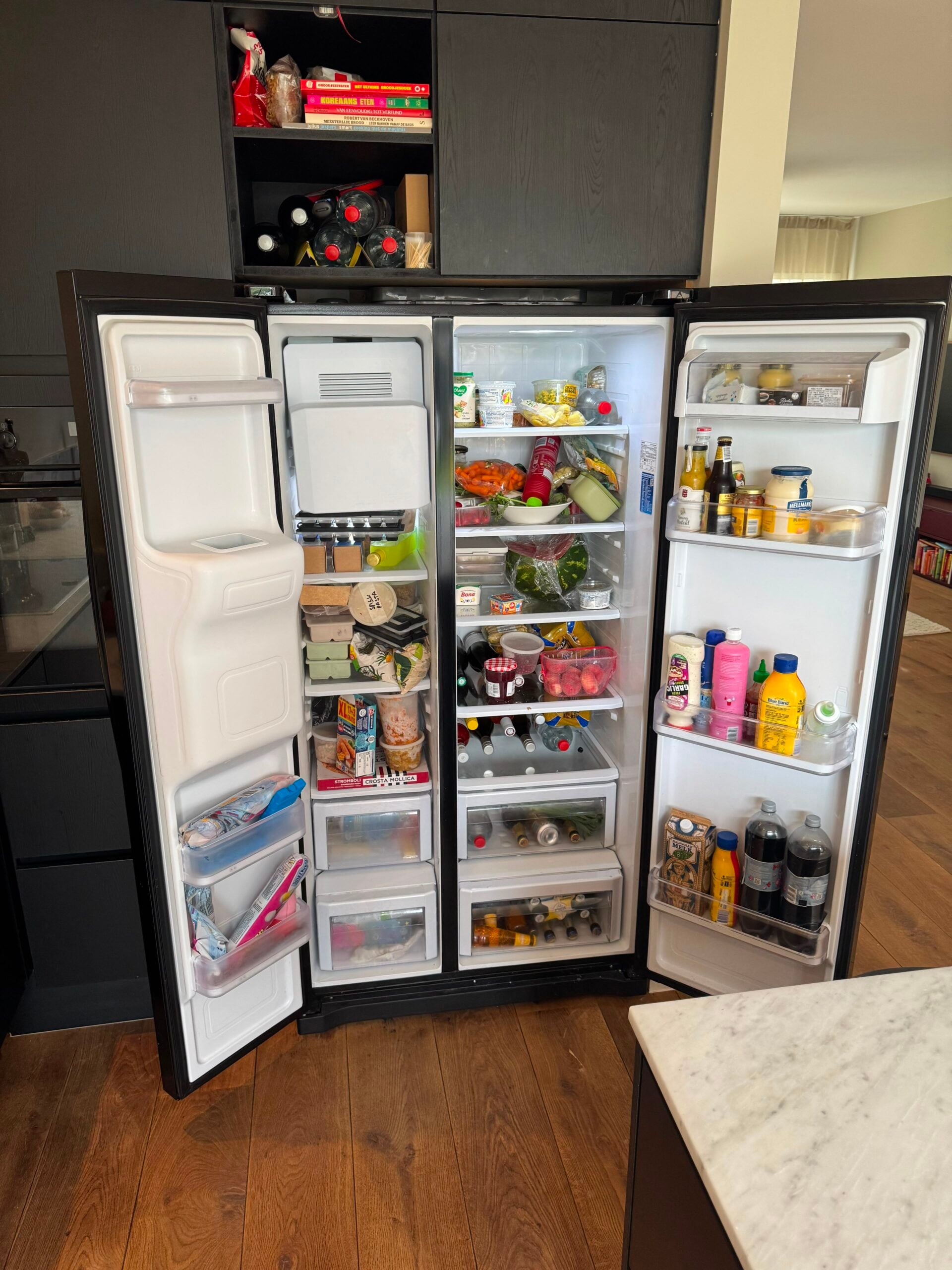 Luxe moderne eilandkeuken met Carrara marmer werkblad - Afbeelding 15