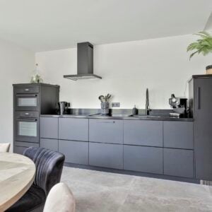 Prachtige Moderne Mat Zwarte IKEA Keuken & Inbouwapparatuur