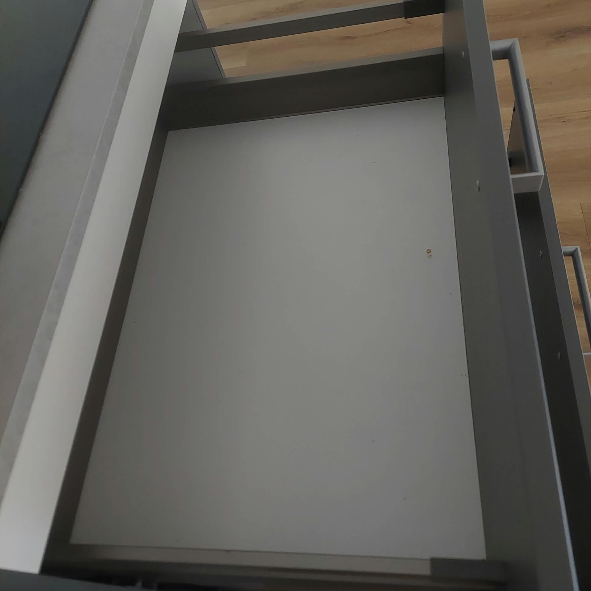 Moderne matgrijze rechte keuken+ apparatuur - Afbeelding 6