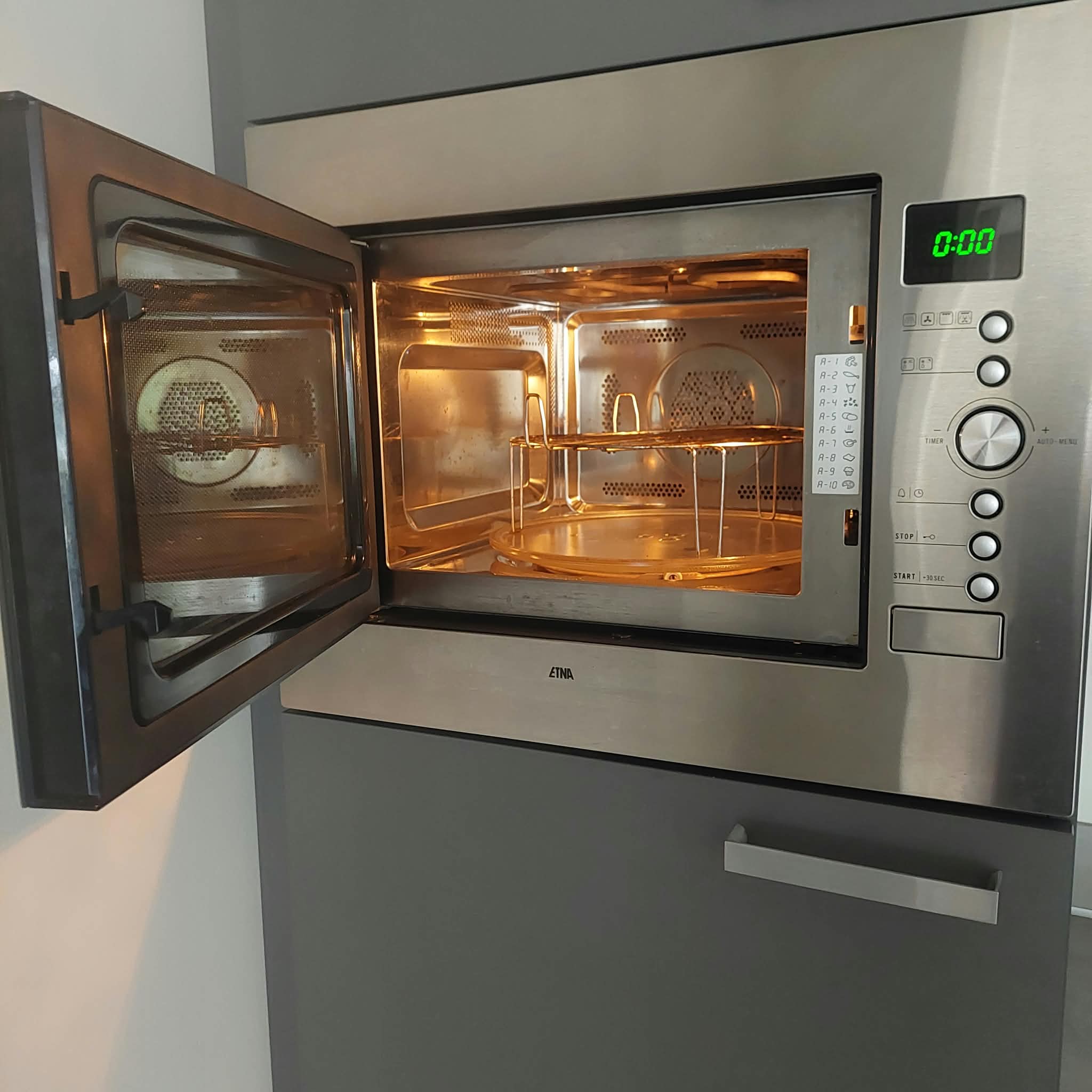 Moderne matgrijze rechte keuken+ apparatuur - Afbeelding 8