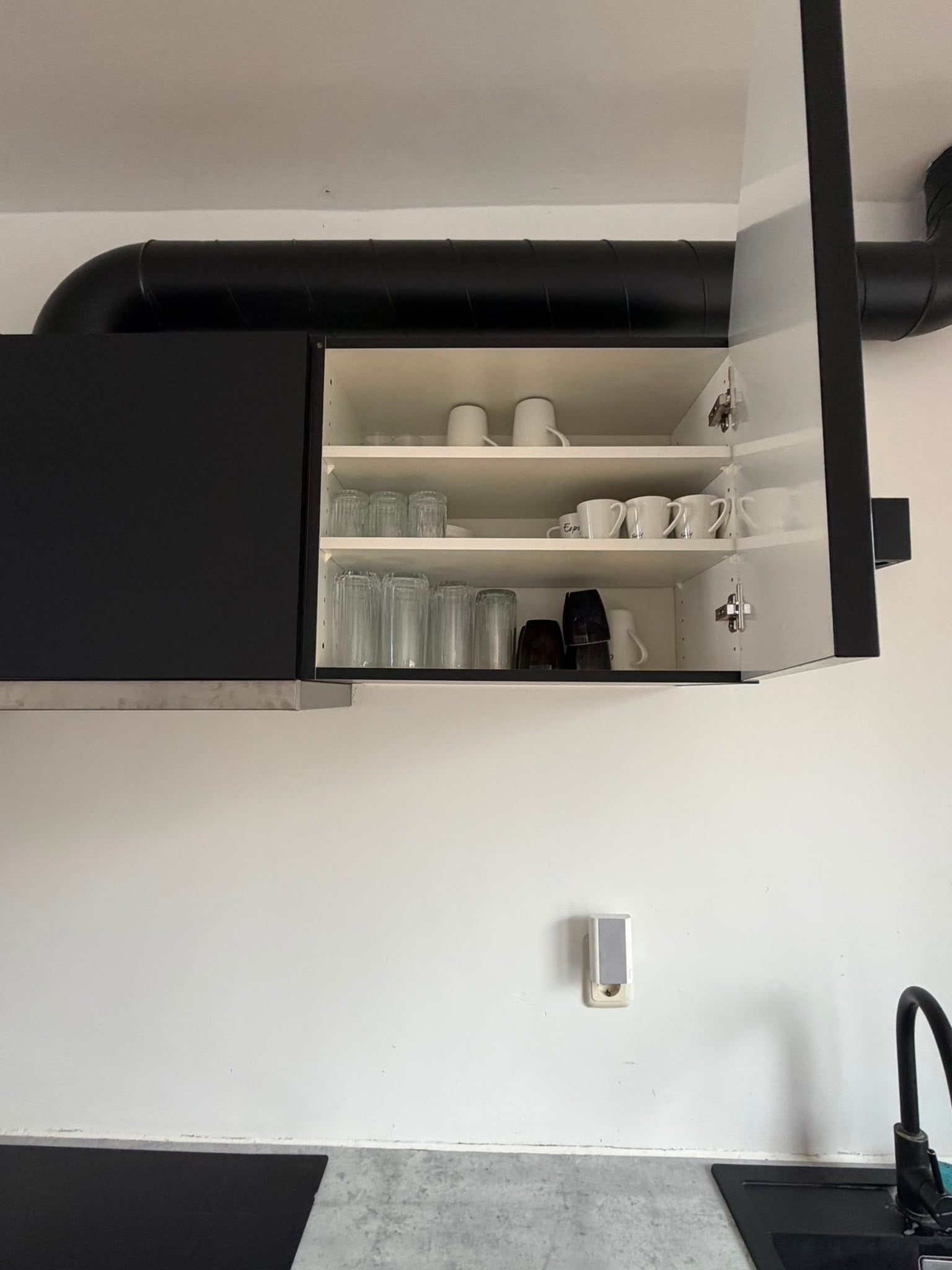 Luxe strakke Moderne mat zwarte KVIK keuken 3,60m incl. Bosch apparatuur - Afbeelding 4