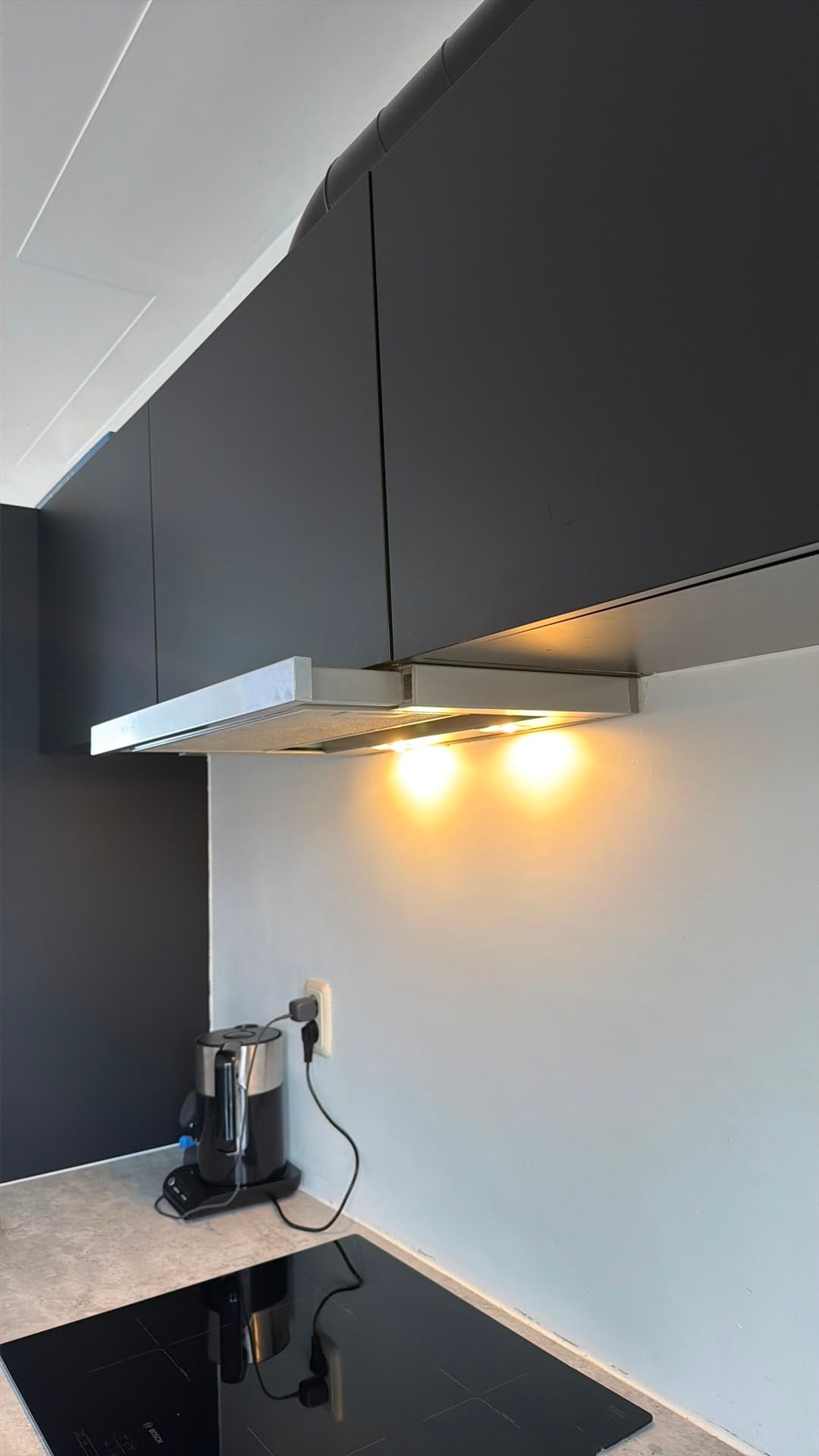 Luxe strakke Moderne mat zwarte KVIK keuken 3,60m incl. Bosch apparatuur - Afbeelding 3