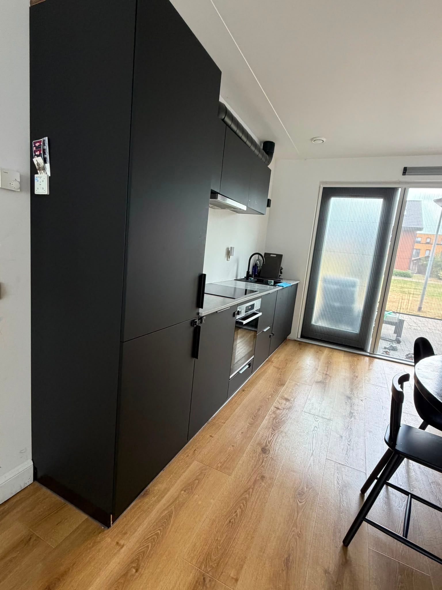 Luxe strakke Moderne mat zwarte KVIK keuken 3,60m incl. Bosch apparatuur - Afbeelding 2
