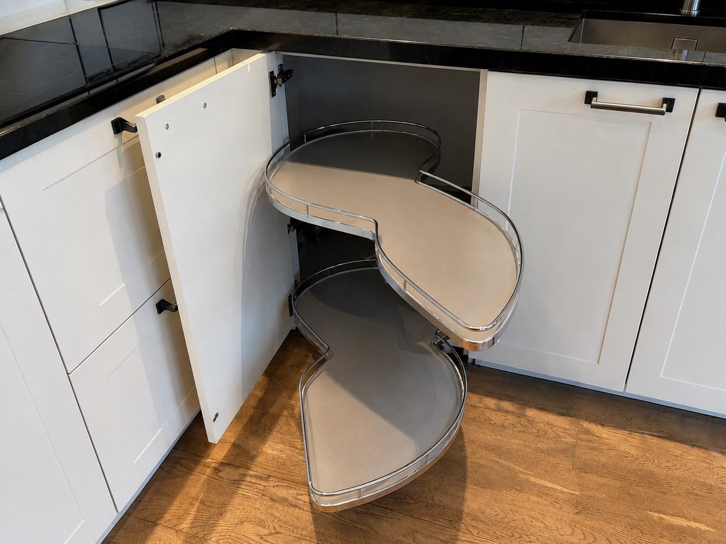 Prachtige brocante mat witte hoekkeuken - Afbeelding 4