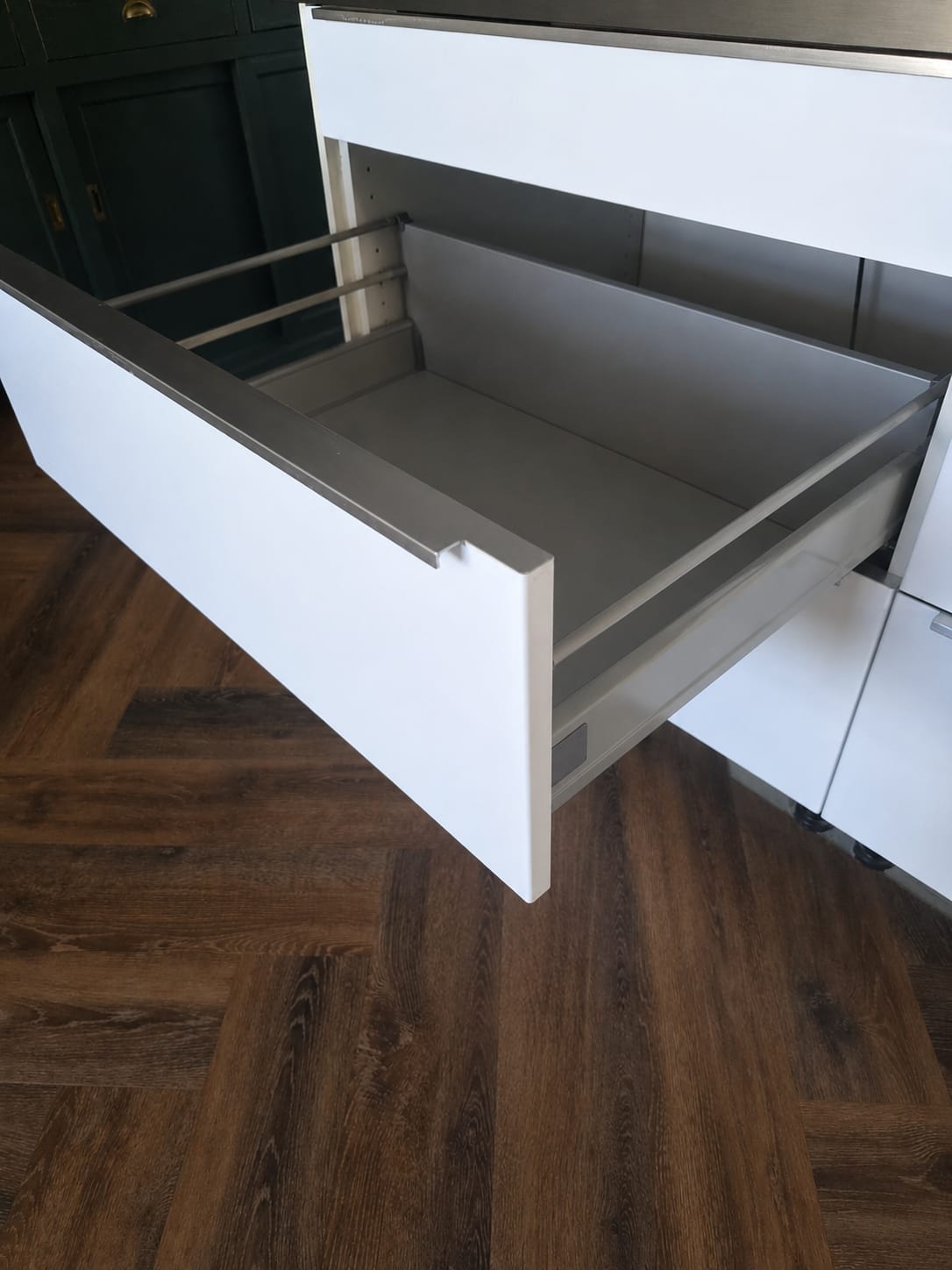 Moderne witte hoogglans dubbelwandige keuken - Afbeelding 5