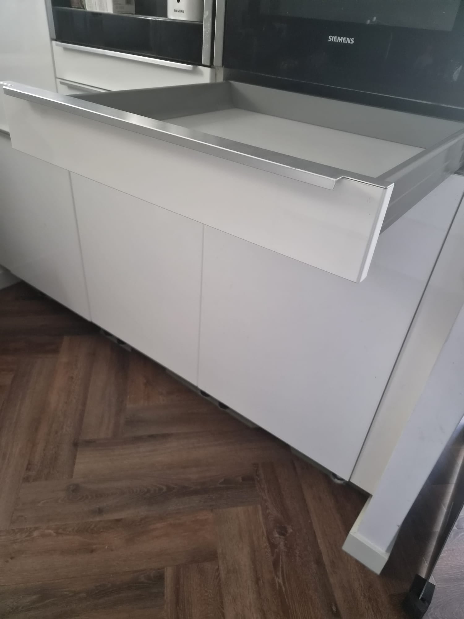 Moderne witte hoogglans dubbelwandige keuken - Afbeelding 4