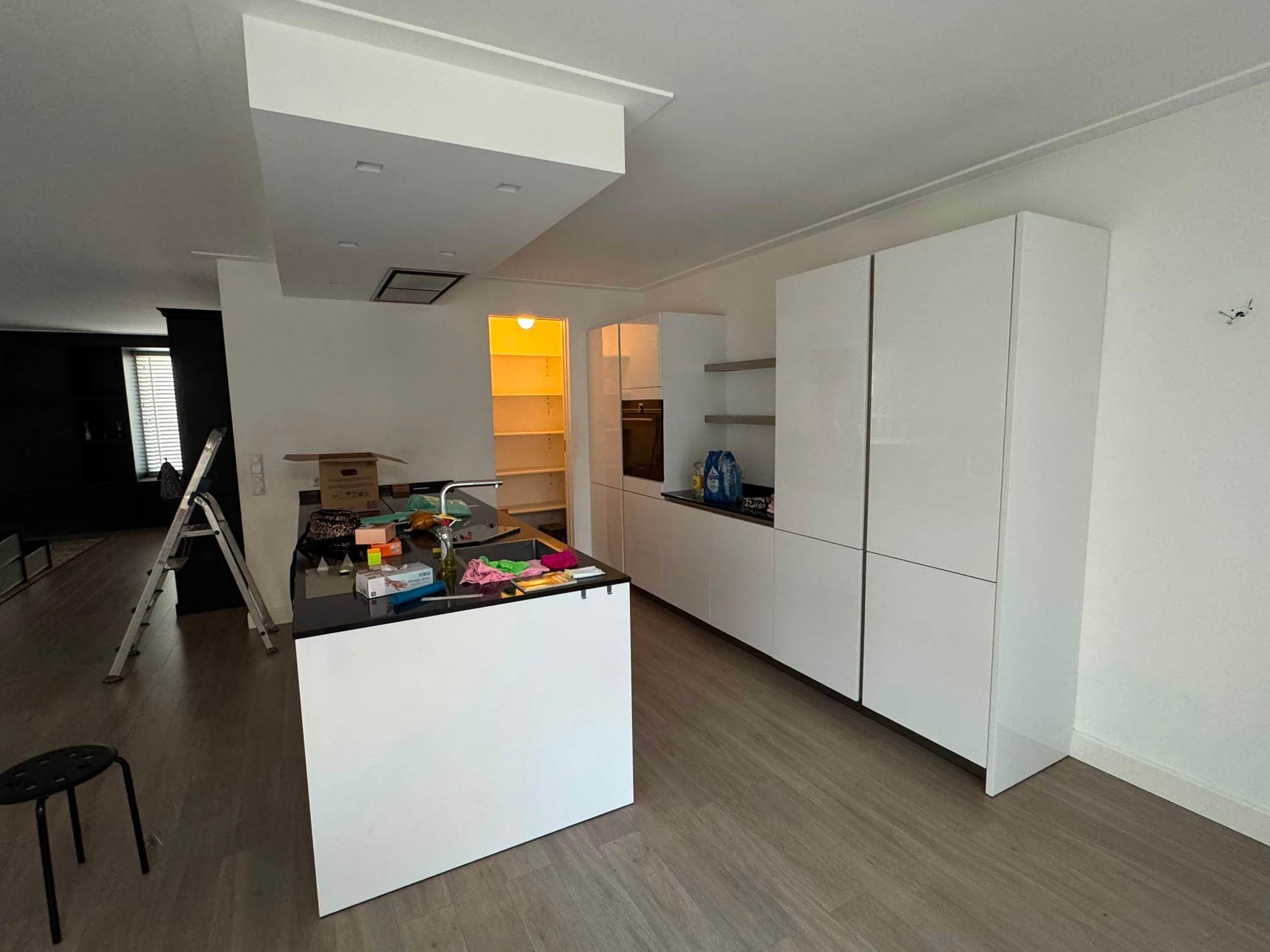 Luxe Duitse Siematic witte hoogglans eilandkeuken - Afbeelding 2