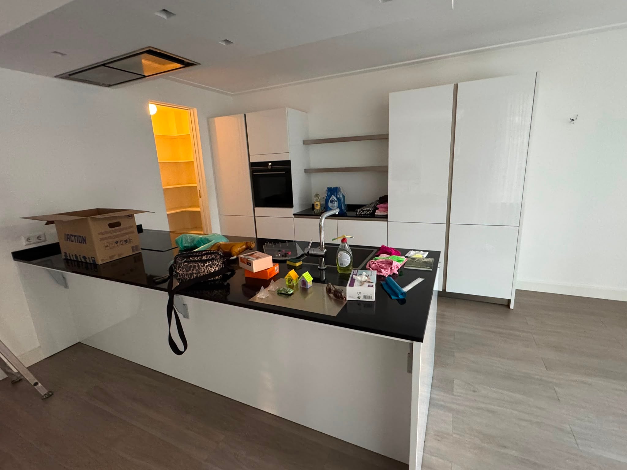 Luxe Duitse Siematic witte hoogglans eilandkeuken