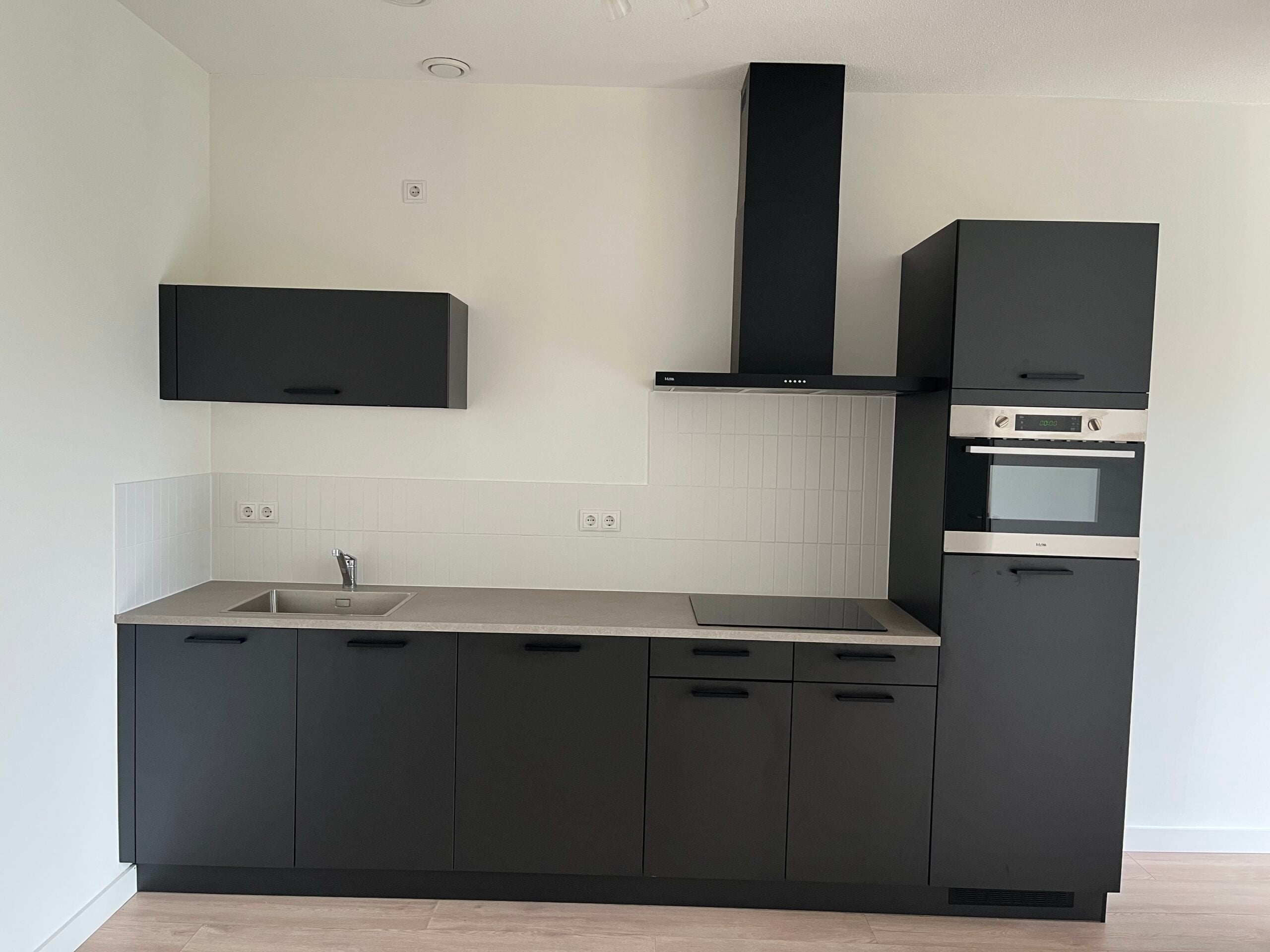 Moderne matzwarte rechte keuken 3,15 meter