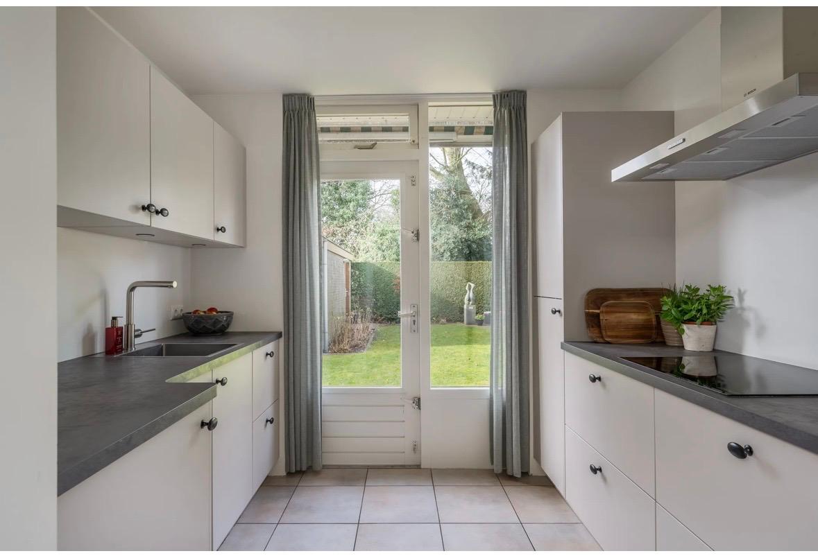 Moderne taupe/beige dubbelwandige keuken
