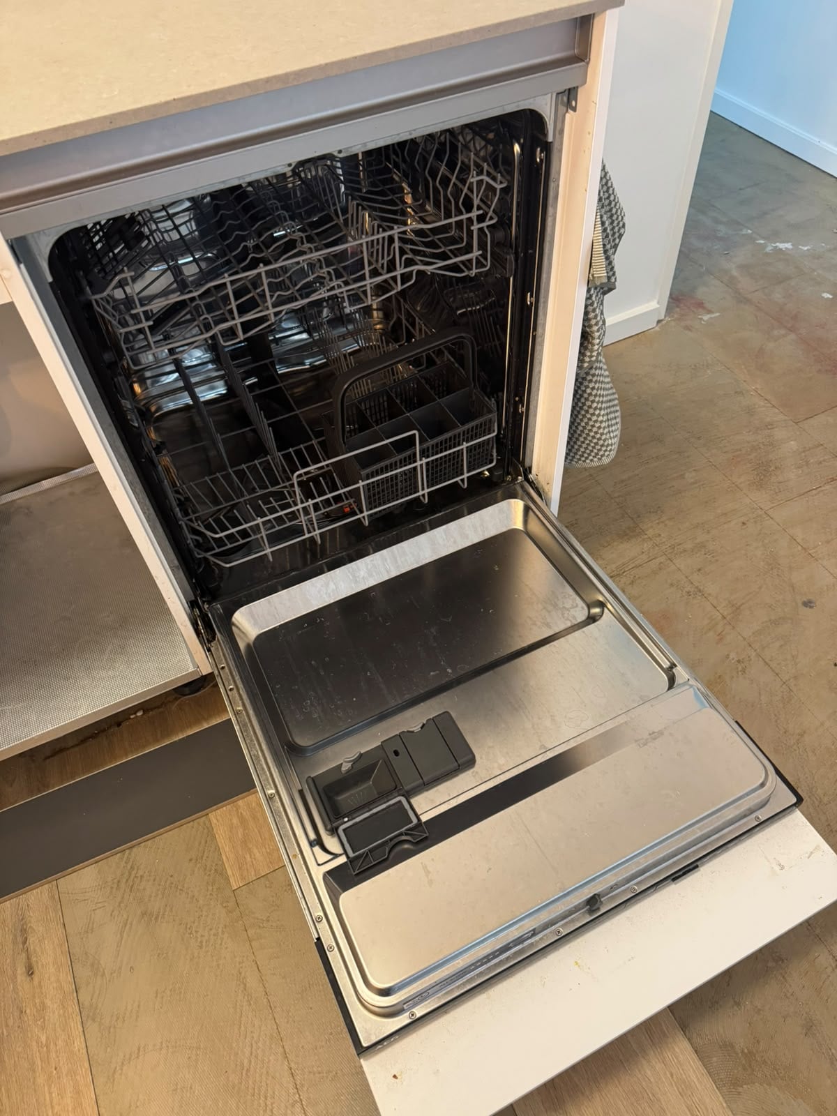Prachtige Moderne mat witte eilandkeuken incl. alle AEG inbouwapparatuur - Afbeelding 8