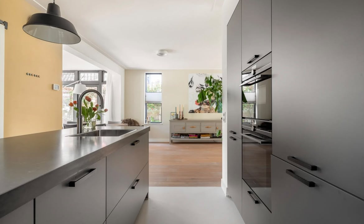 Luxe matgrijze eilandkeuken met Siemens apparatuur & Quooker TOP DEAL - Afbeelding 5