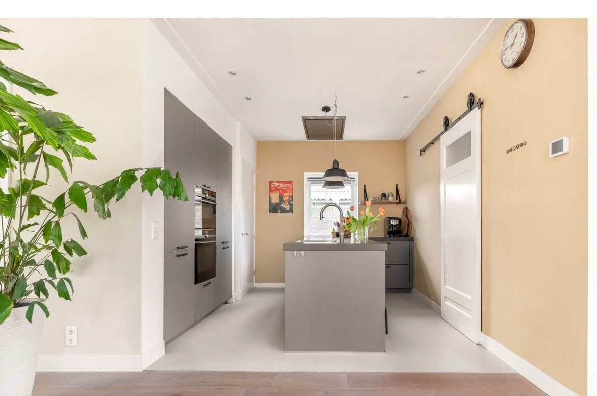 Luxe matgrijze eilandkeuken met Siemens apparatuur & Quooker TOP DEAL - Afbeelding 3