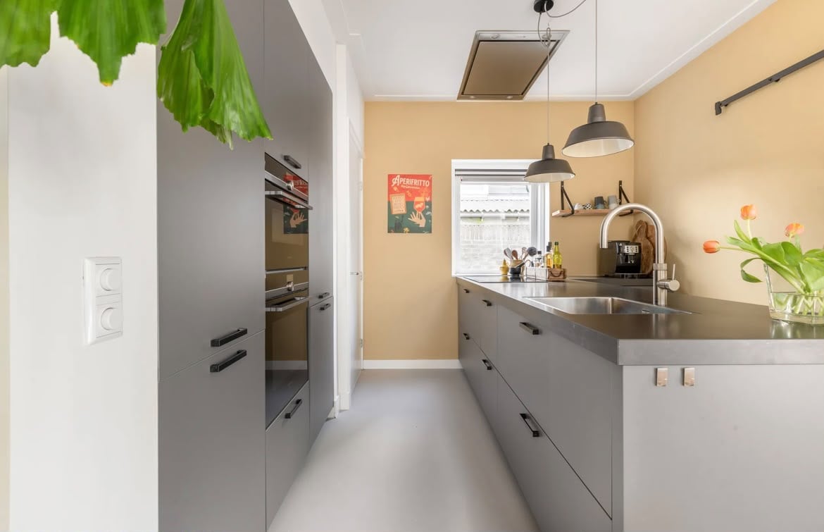 Luxe matgrijze eilandkeuken met Siemens apparatuur & Quooker TOP DEAL - Afbeelding 2