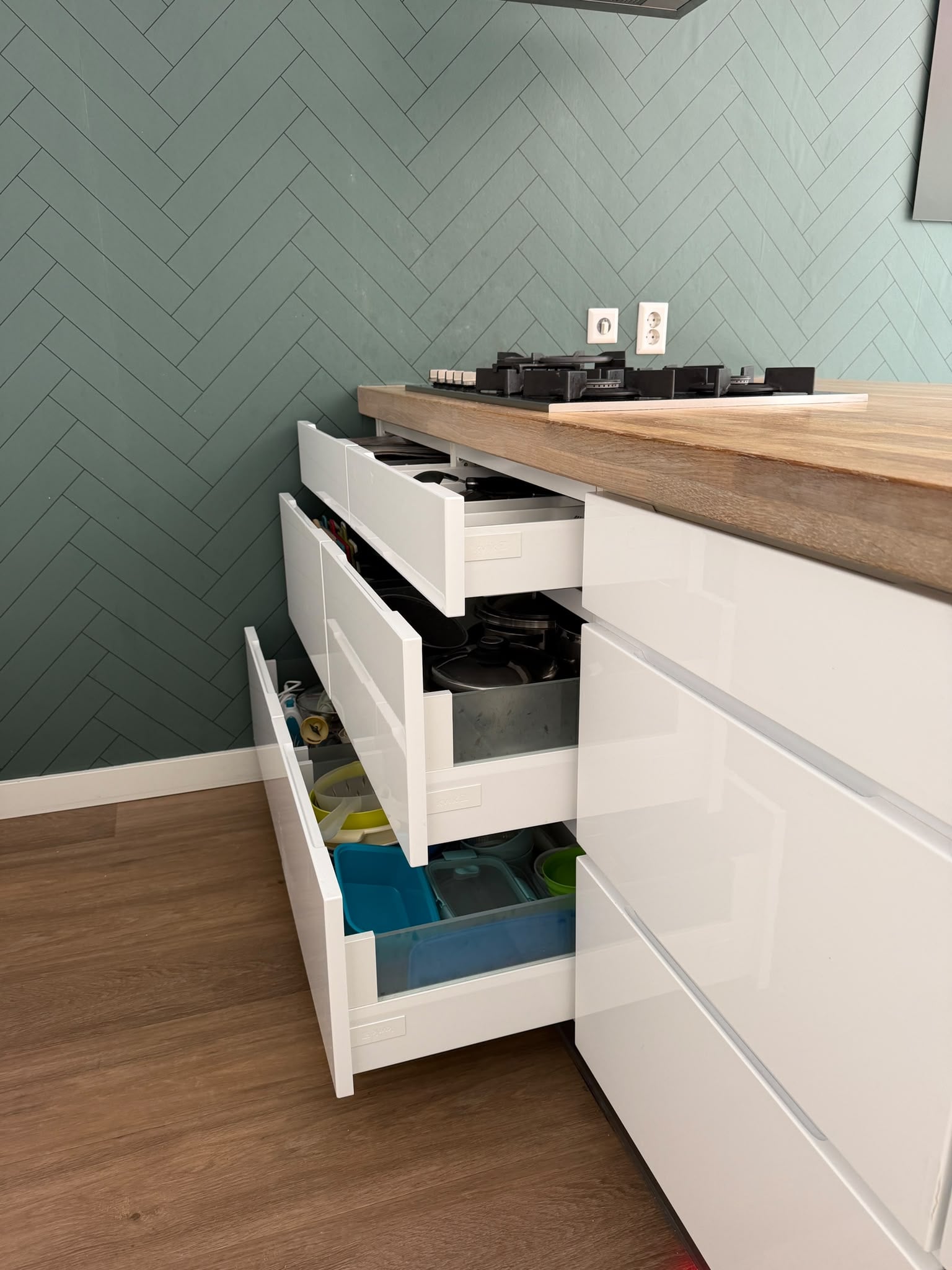 Prachtige LUXE KVIK HOOGGLANS WITTE KEUKEN β COMPLEET MET APPARATUUR - Afbeelding 10