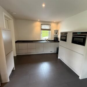 Moderne mat taupe keuken