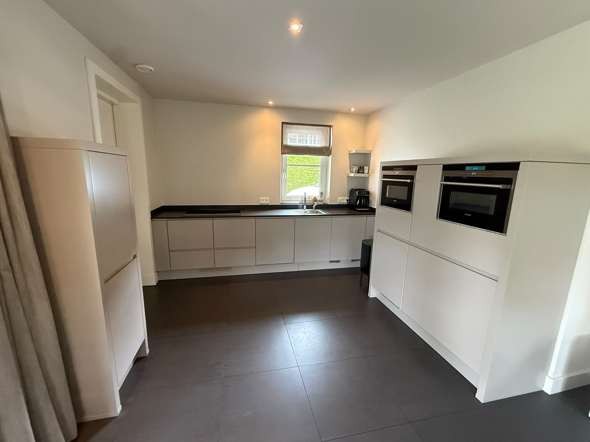 Moderne mat taupe keuken