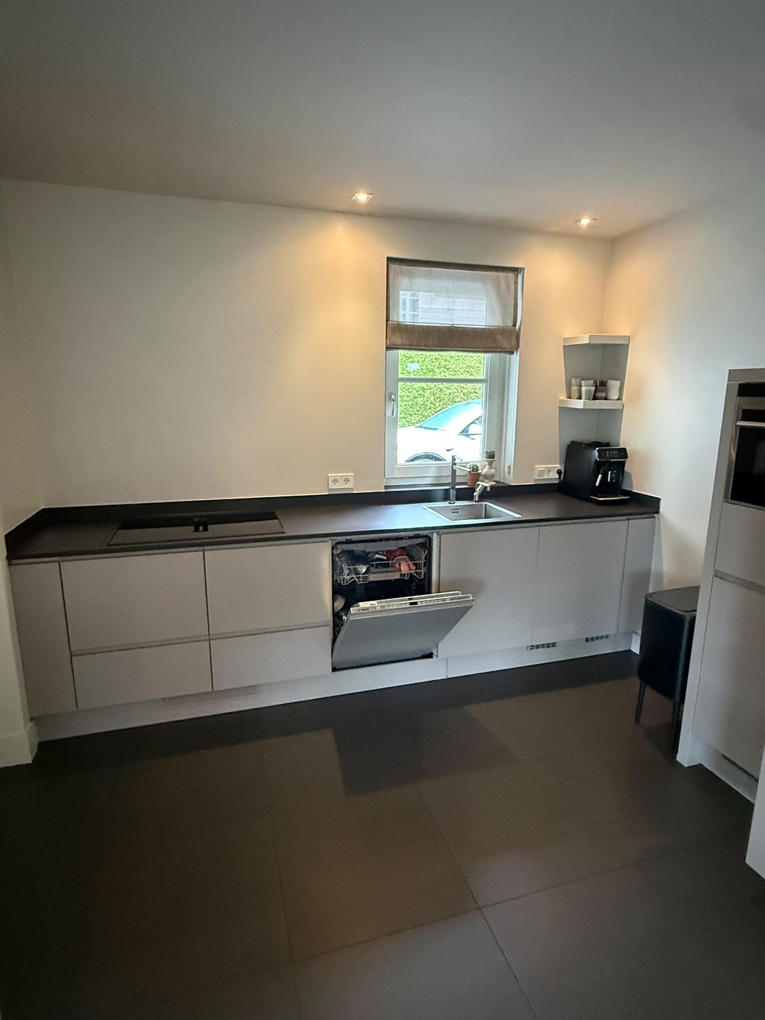 Moderne mat taupe keuken - Afbeelding 3