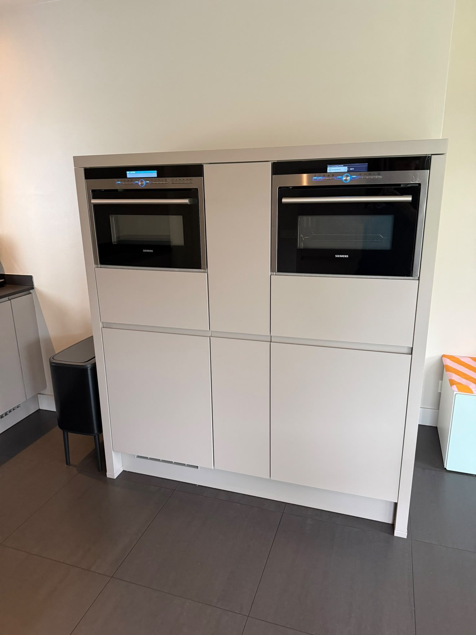 Moderne mat taupe keuken - Afbeelding 6