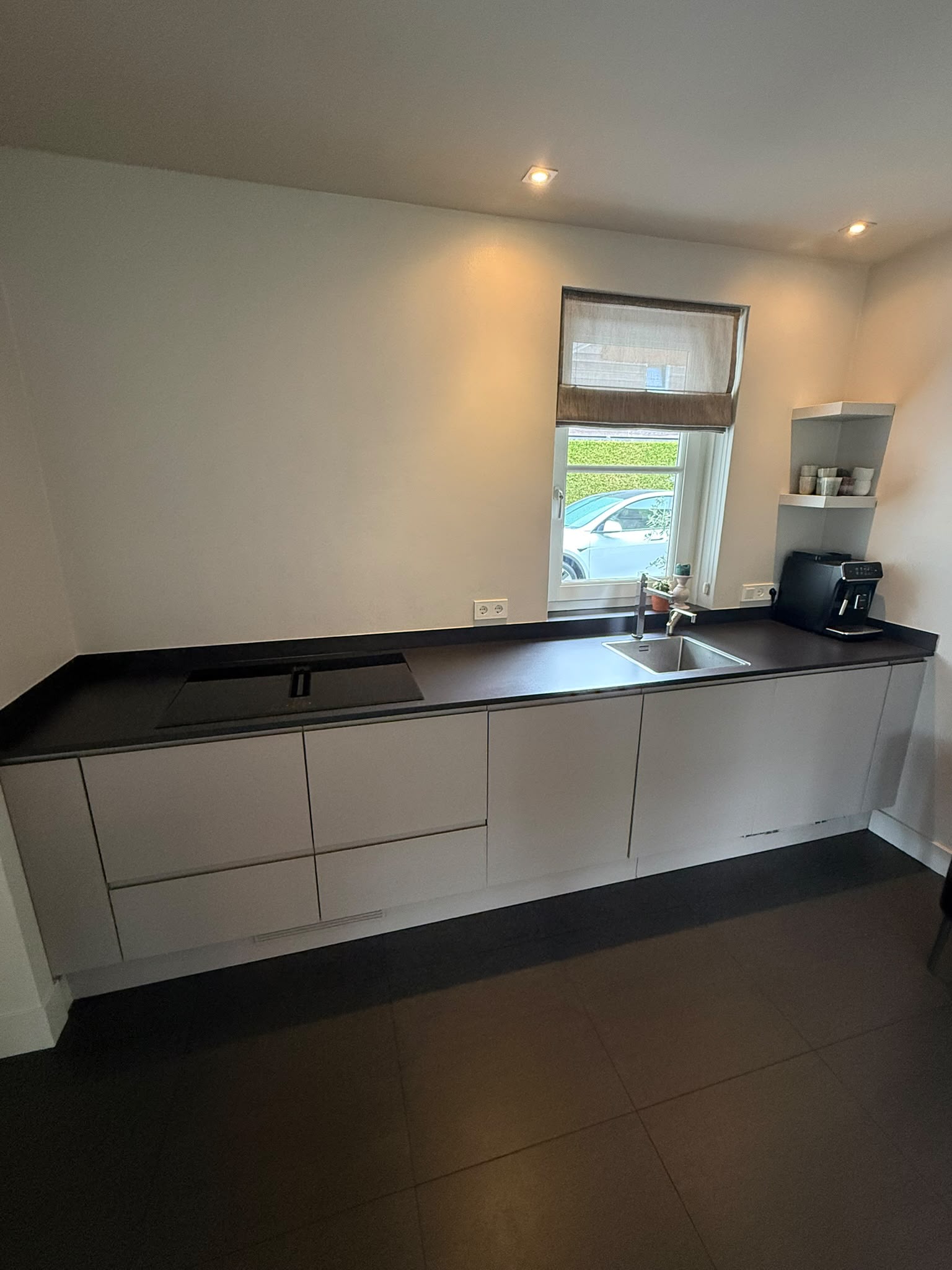 Moderne mat taupe keuken - Afbeelding 9