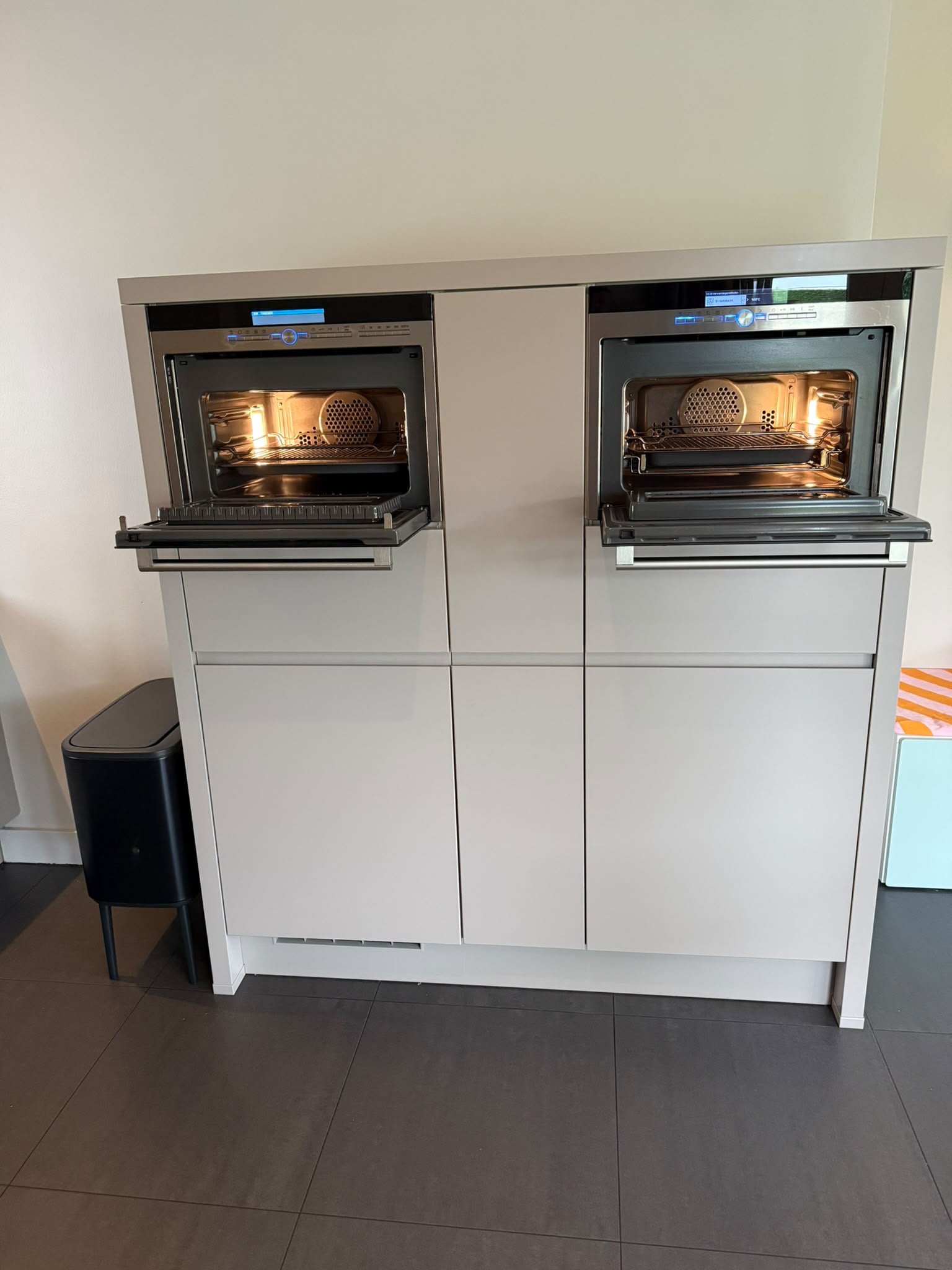 Moderne mat taupe keuken - Afbeelding 10