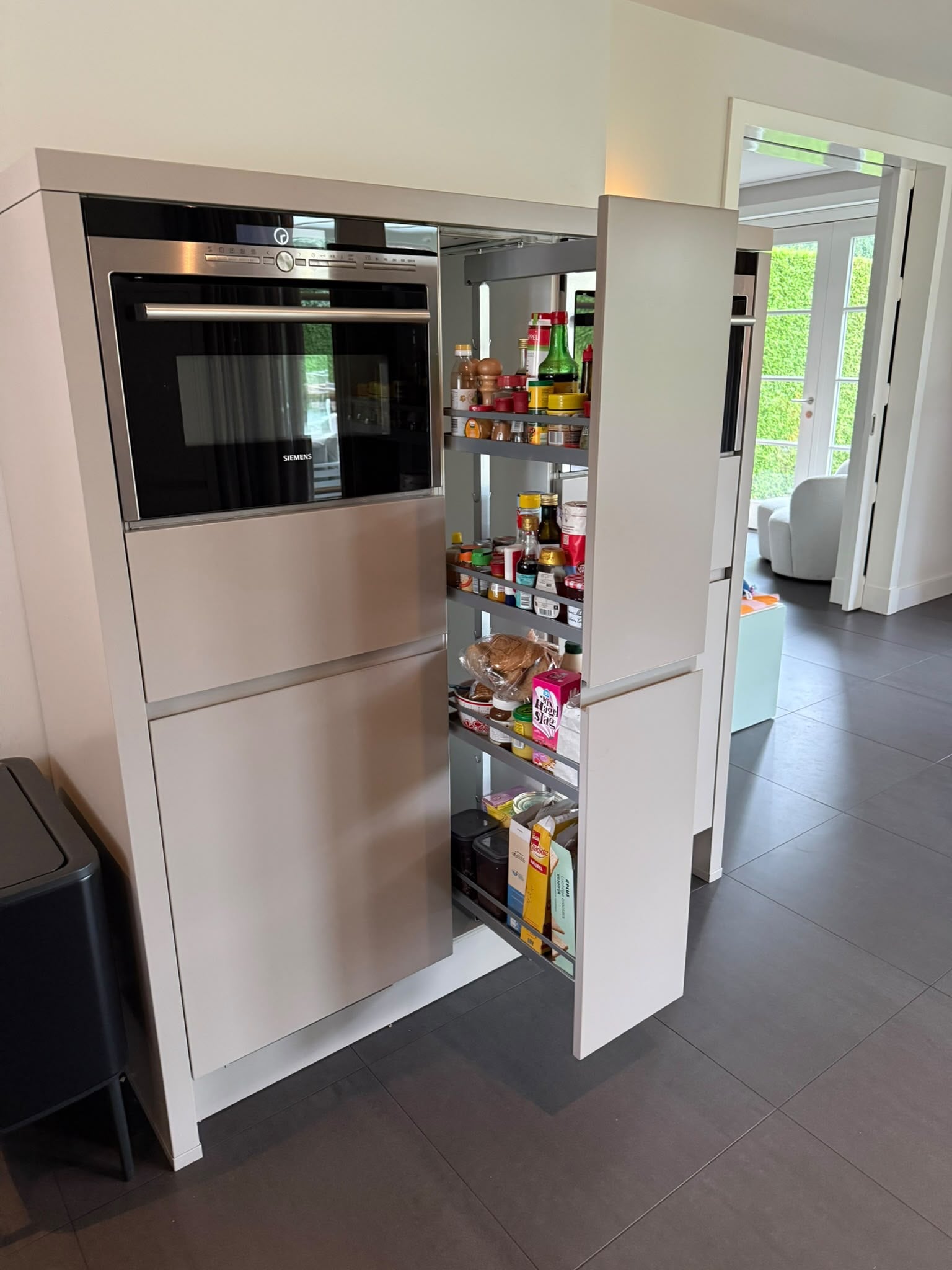 Moderne mat taupe keuken - Afbeelding 12