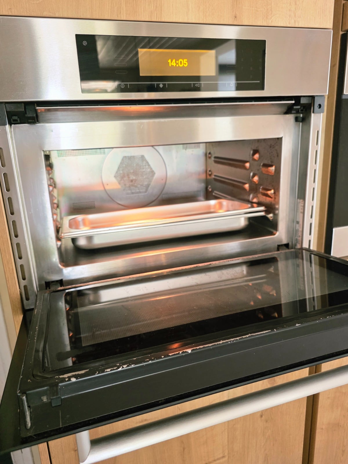 MODERNE HOUTKLEURIGE / MAT WITTE EILANDKEUKEN DIRECT BESCHIKBAAR - Afbeelding 8