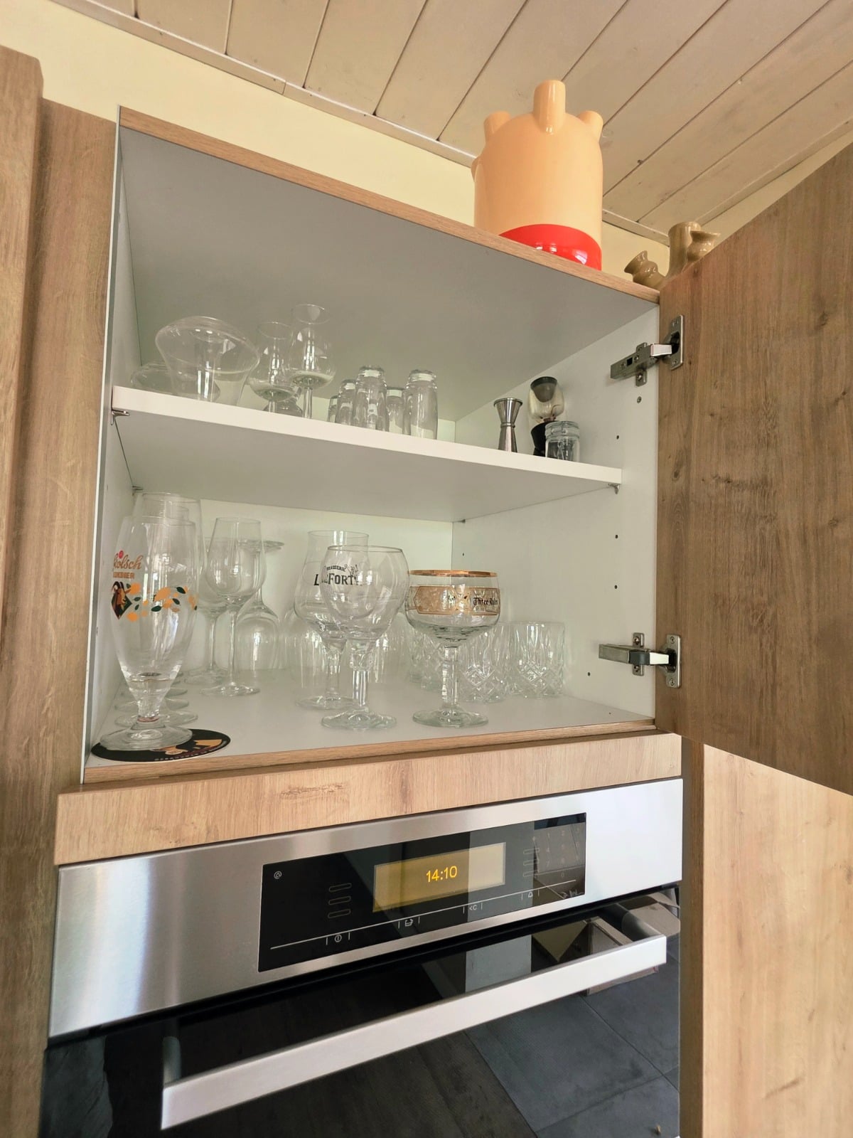 MODERNE HOUTKLEURIGE / MAT WITTE EILANDKEUKEN DIRECT BESCHIKBAAR - Afbeelding 15