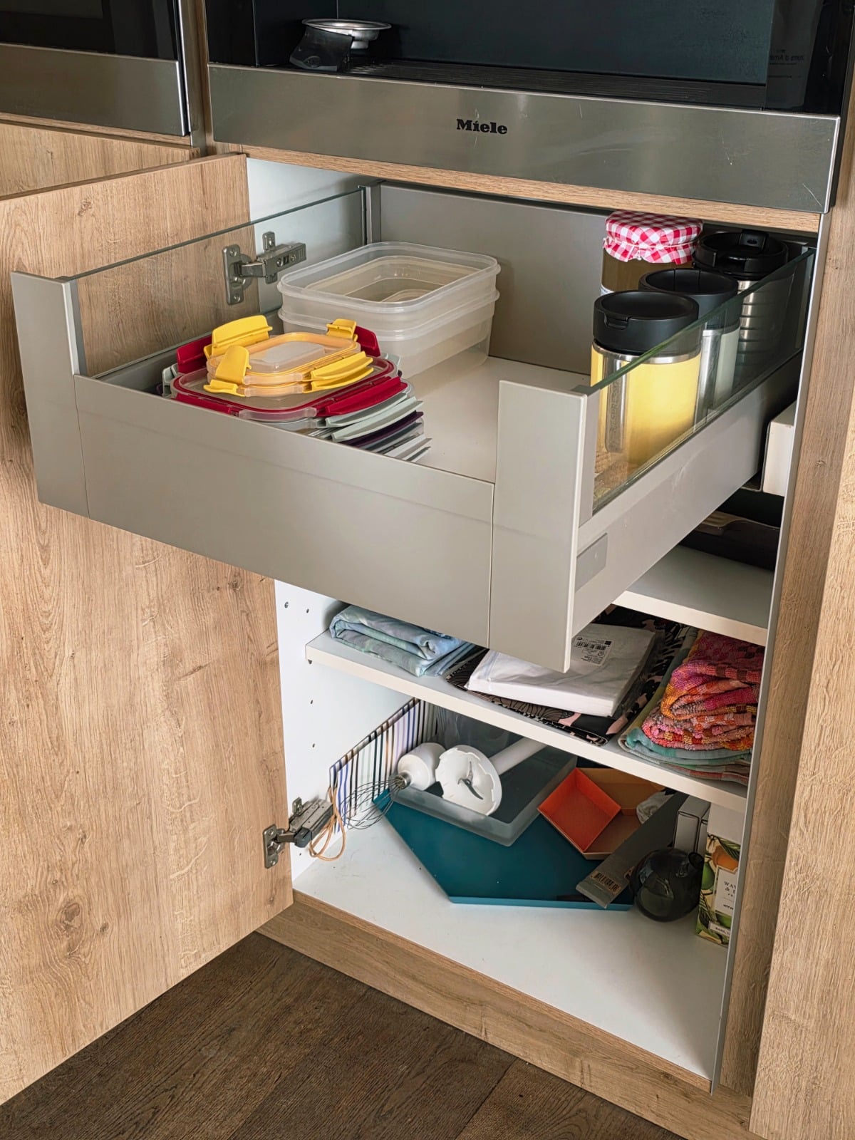 MODERNE HOUTKLEURIGE / MAT WITTE EILANDKEUKEN DIRECT BESCHIKBAAR - Afbeelding 18