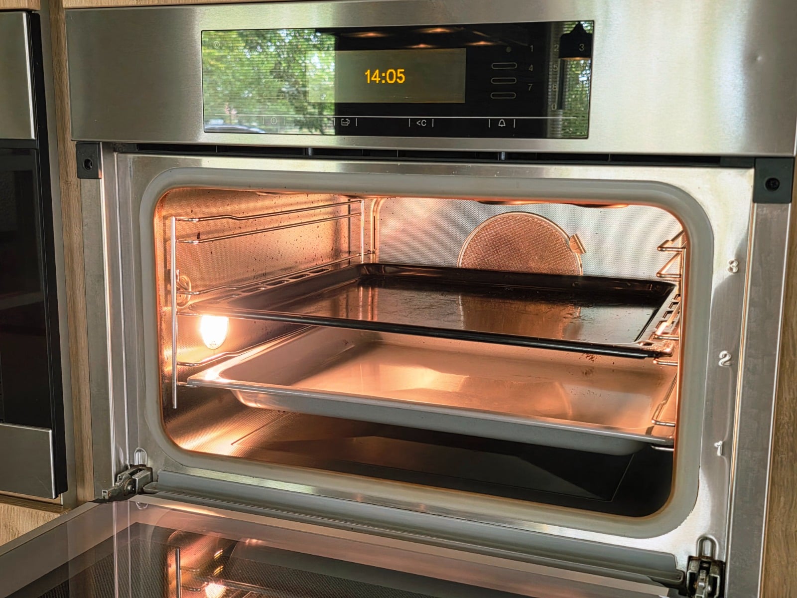 MODERNE HOUTKLEURIGE / MAT WITTE EILANDKEUKEN DIRECT BESCHIKBAAR - Afbeelding 21