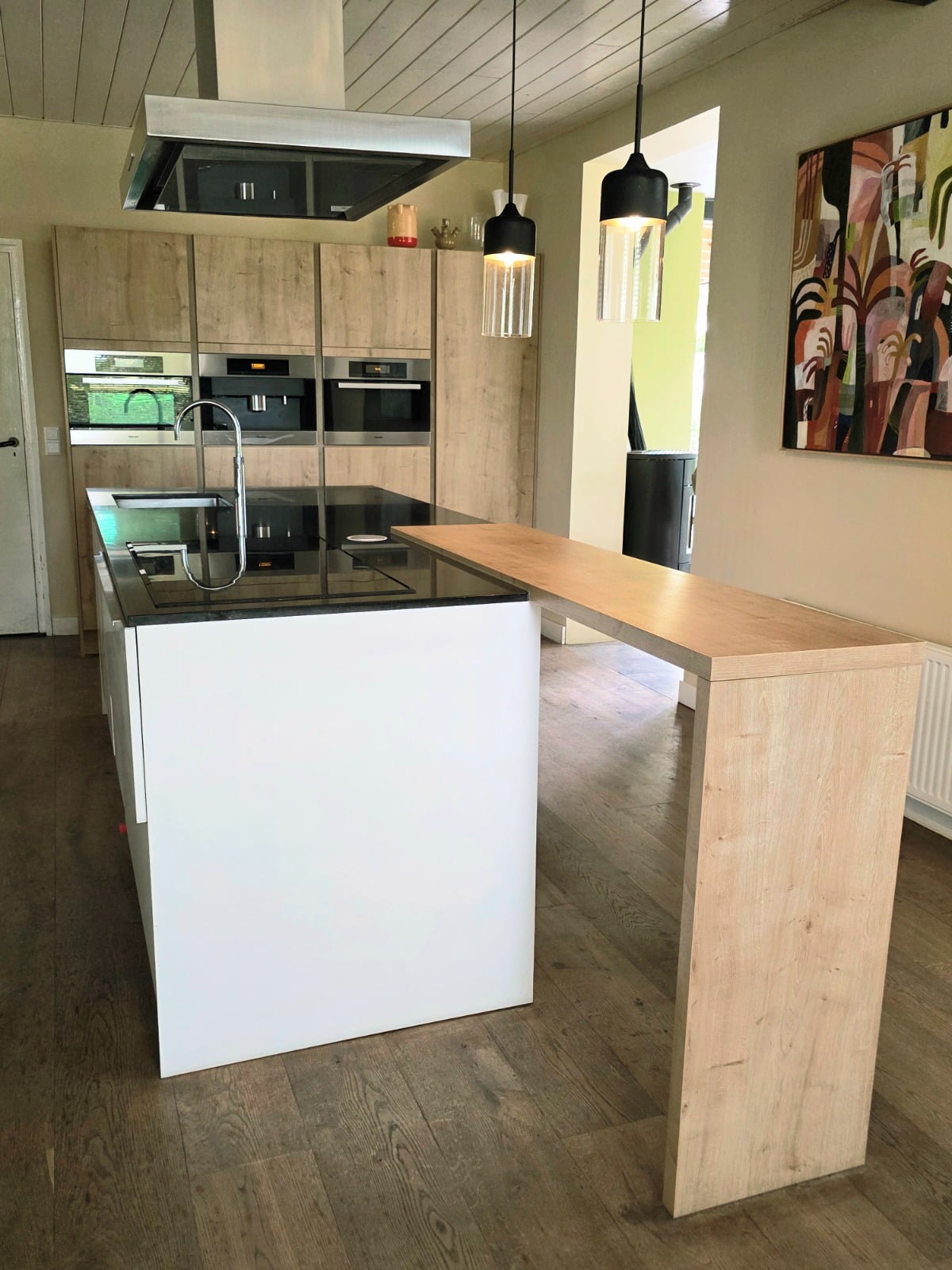 MODERNE HOUTKLEURIGE / MAT WITTE EILANDKEUKEN DIRECT BESCHIKBAAR - Afbeelding 22