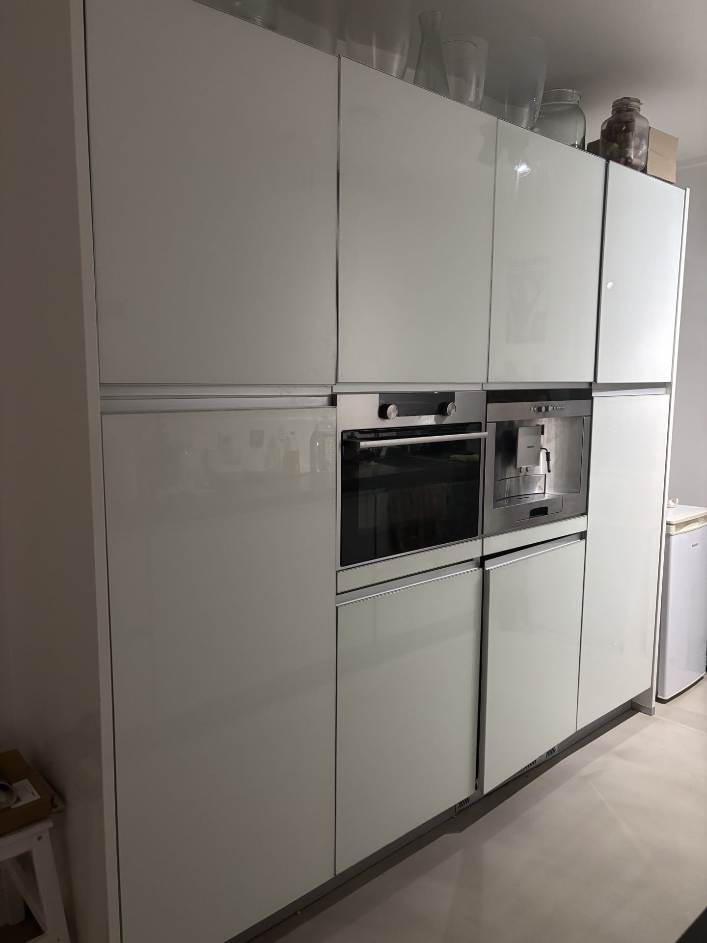 Moderne Duitse ALNO hoogglans keuken –greeploos - Afbeelding 3