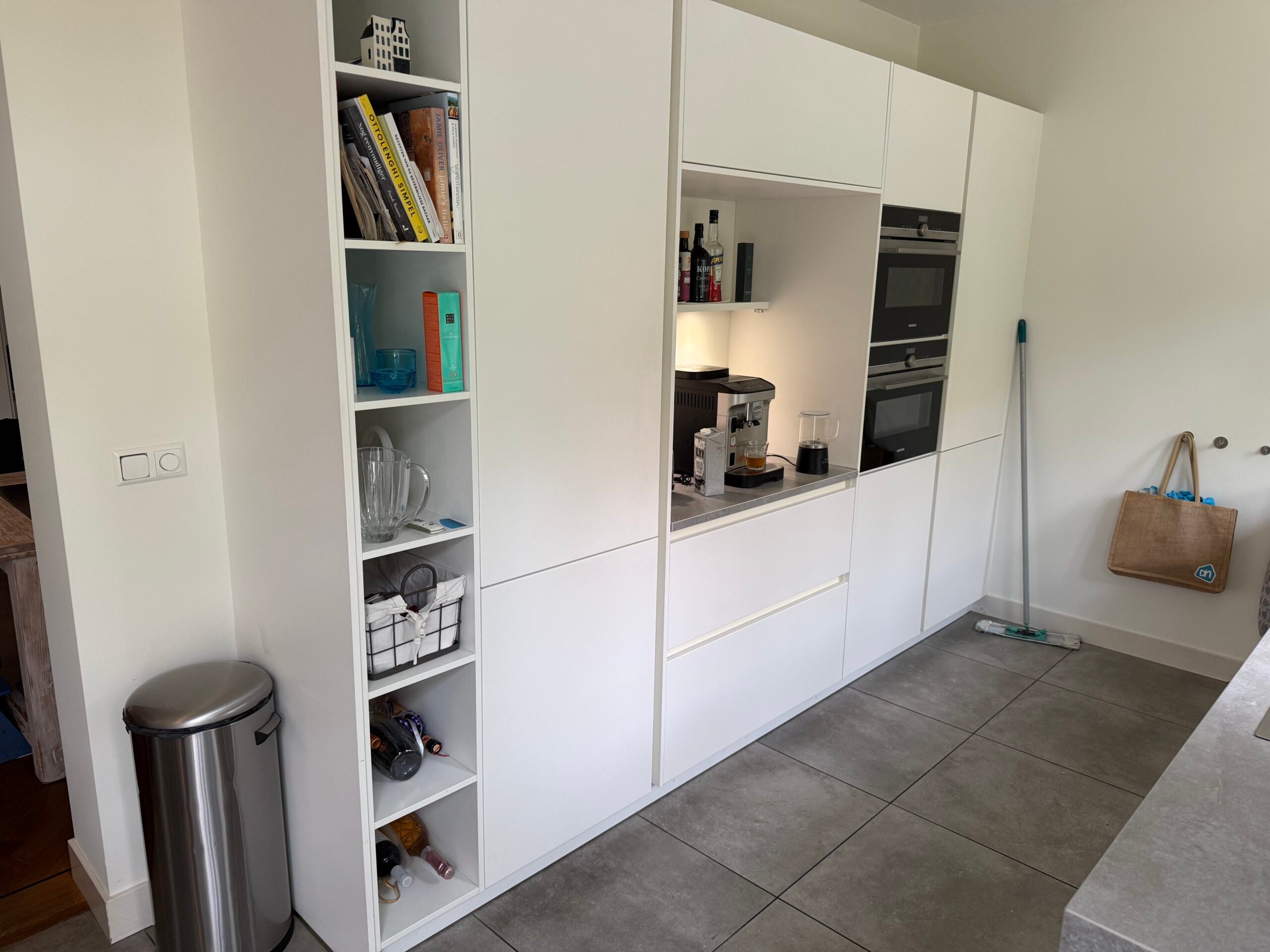 Luxe mat witte dubbelwandige keuken Gaggenau