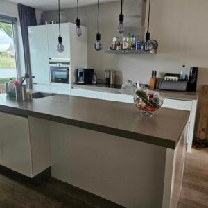 Strakke Moderne Greeploze Hoogglans Witte Eilandkeuken incl. Siemens & Composiet TOP AANBIEDING